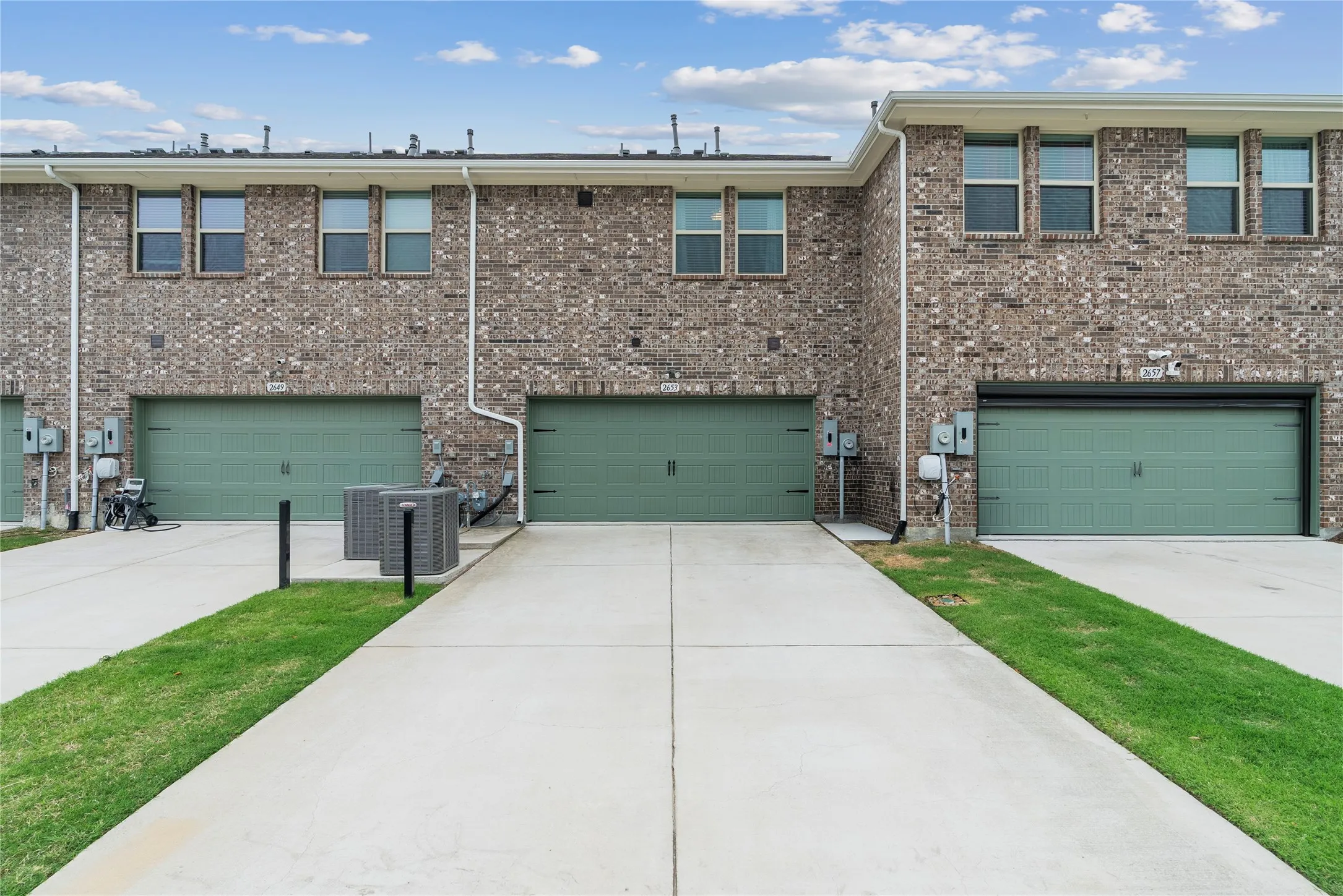 Townhouse For Sale in Dallas County , 2653 Settlers Place, Garland, Texas 75042, 3 Bedroom, 3 Bathroom, 2 Garage spaces, 1,814 Sqft, built in 2022, mls#21379881, Real Estate Agent in Garland, Homes For Sale in Dallas county, Homes For Sale in Garland, Realtor in Garland Texas, Real Estate Brokerage Independent Realty Texas, Luminita Cordes Realtor