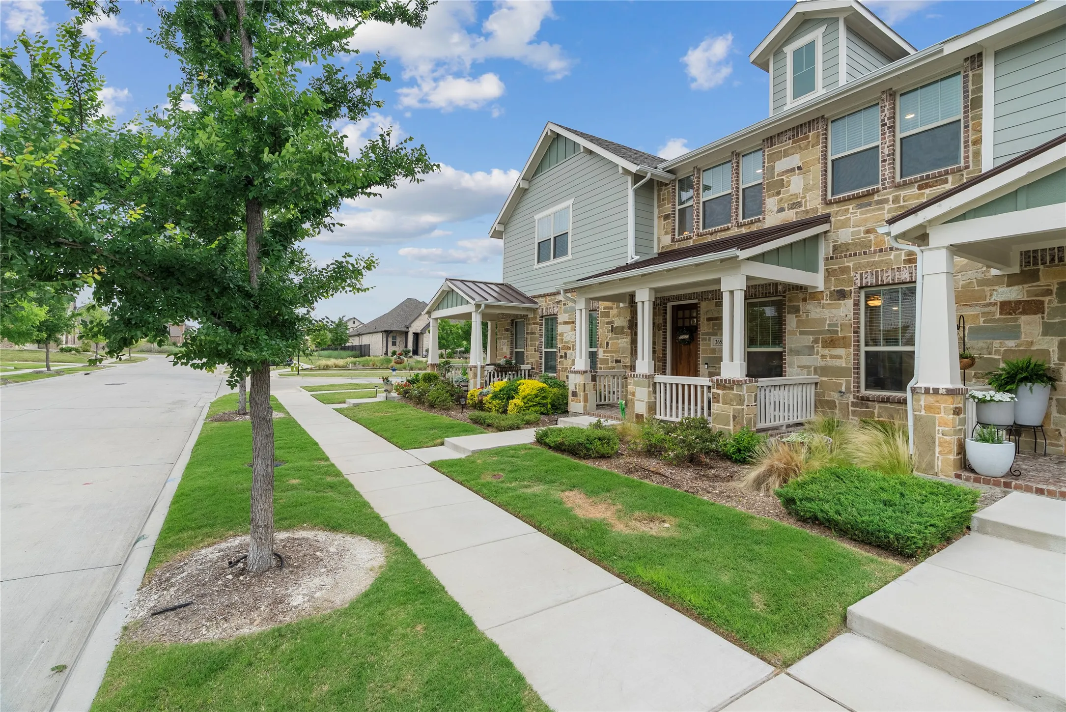 Townhouse For Sale in Dallas County , 2653 Settlers Place, Garland, Texas 75042, 3 Bedroom, 3 Bathroom, 2 Garage spaces, 1,814 Sqft, built in 2022, mls#21379881, Real Estate Agent in Garland, Homes For Sale in Dallas county, Homes For Sale in Garland, Realtor in Garland Texas, Real Estate Brokerage Independent Realty Texas, Luminita Cordes Realtor
