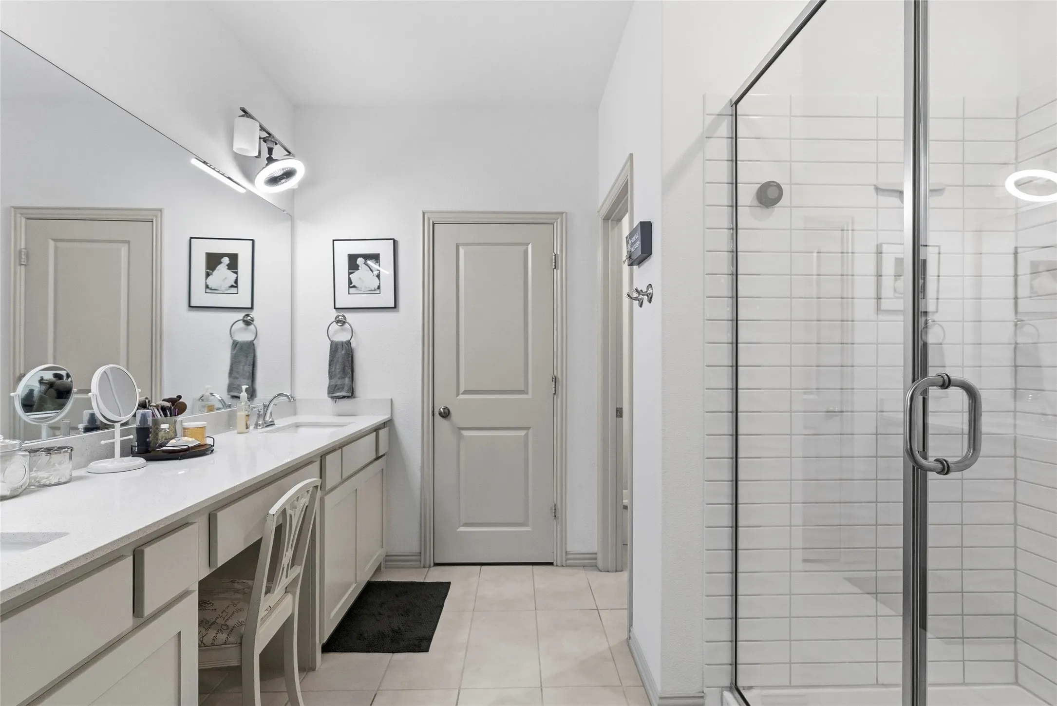 Expansive vanity with double sinks and integrated makeup area
