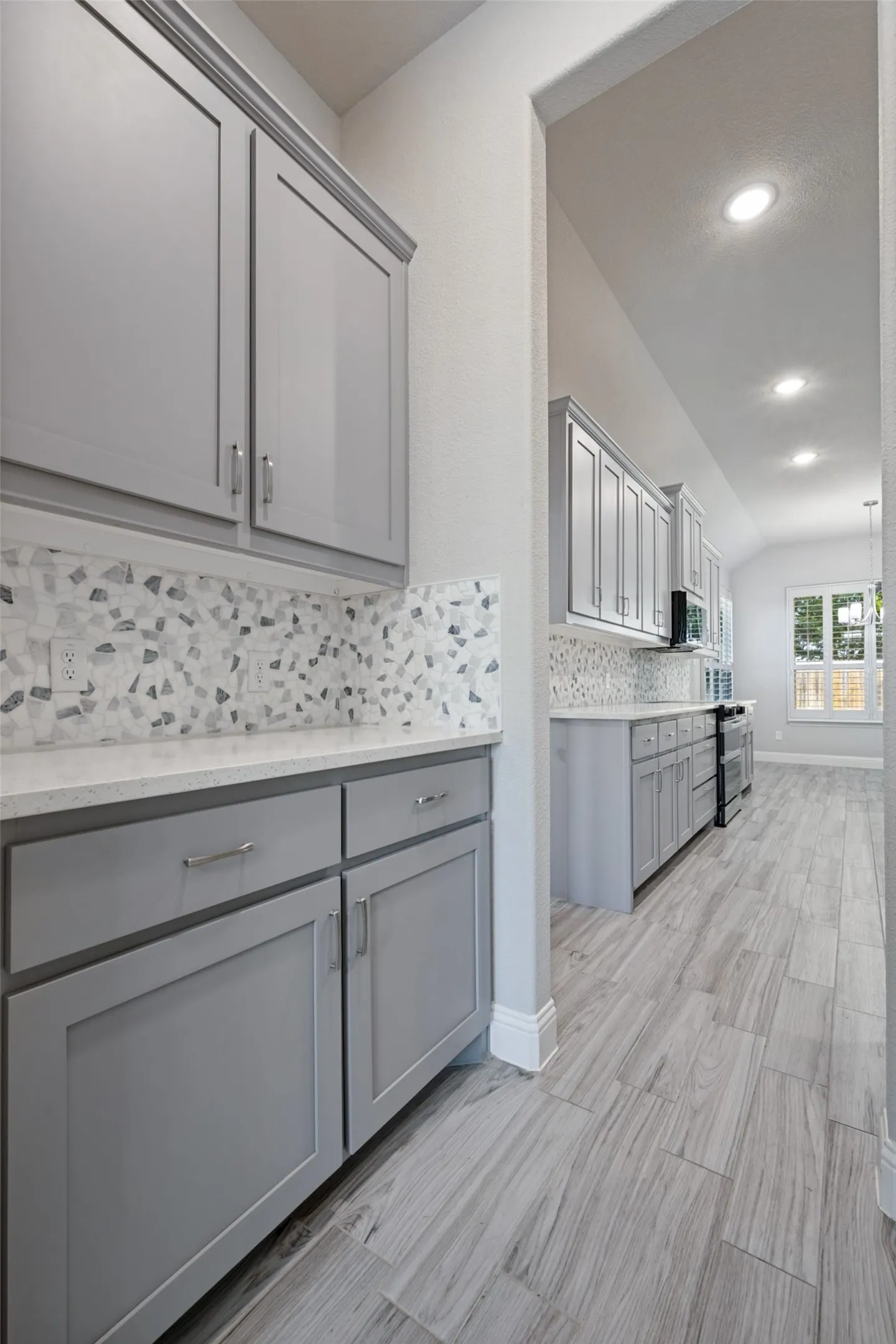 The Butlers pantry is located across from the walk-in pantry. It is well located between the kitchen and the formal dining room.