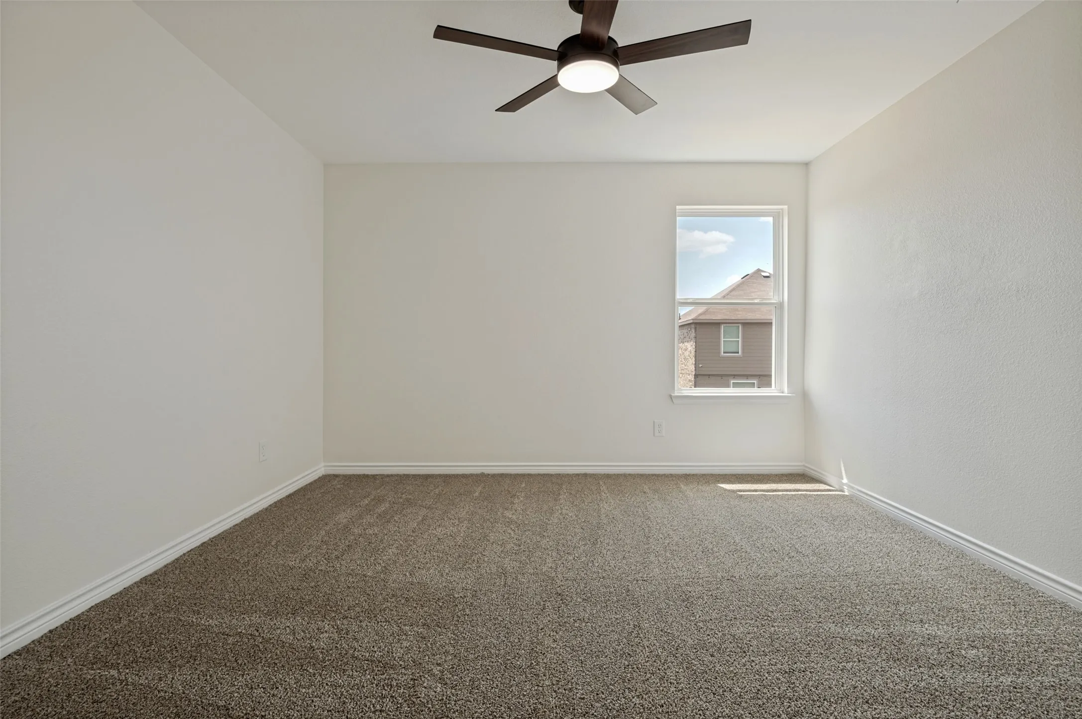 Single Family Residence For Sale in Ellis County , 1403 Kinglet Drive, Ennis, Texas 75119, 4 Bedroom, 3 Bathroom, 2 Garage spaces, 2,104 Sqft, built in 2020, mls#21379883, Real Estate Agent in Ennis, Homes For Sale in Ellis county, Homes For Sale in Ennis, Realtor in Ennis Texas, Real Estate Brokerage Independent Realty Texas, Luminita Cordes Realtor