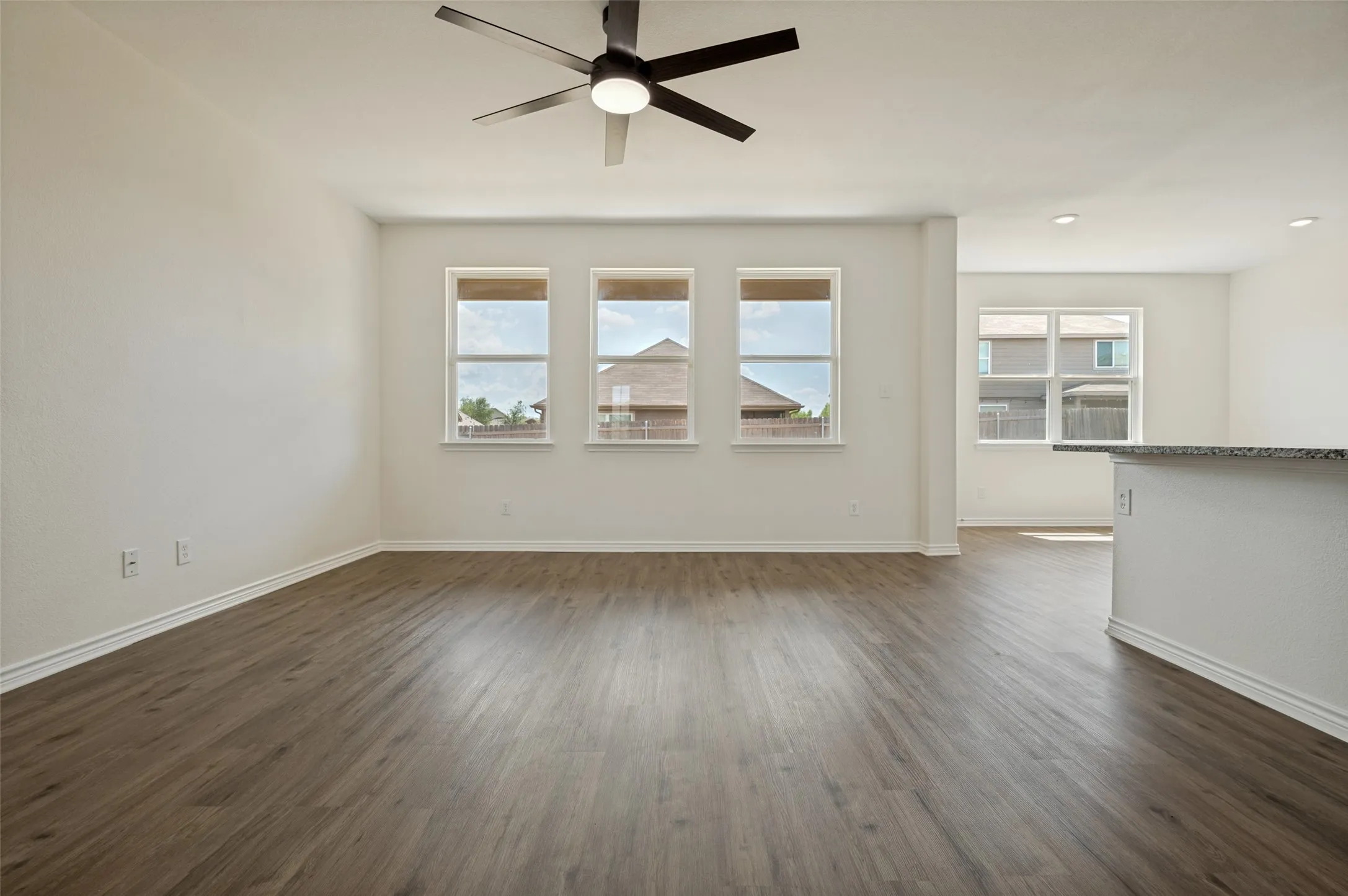 Single Family Residence For Sale in Ellis County , 1403 Kinglet Drive, Ennis, Texas 75119, 4 Bedroom, 3 Bathroom, 2 Garage spaces, 2,104 Sqft, built in 2020, mls#21379883, Real Estate Agent in Ennis, Homes For Sale in Ellis county, Homes For Sale in Ennis, Realtor in Ennis Texas, Real Estate Brokerage Independent Realty Texas, Luminita Cordes Realtor