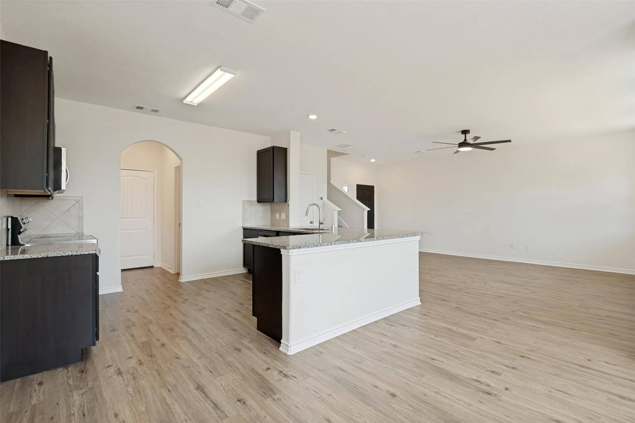 Single Family Residence For Sale in Ellis County , 1403 Kinglet Drive, Ennis, Texas 75119, 4 Bedroom, 3 Bathroom, 2 Garage spaces, 2,104 Sqft, built in 2020, mls#21379883, Real Estate Agent in Ennis, Homes For Sale in Ellis county, Homes For Sale in Ennis, Realtor in Ennis Texas, Real Estate Brokerage Independent Realty Texas, Luminita Cordes Realtor