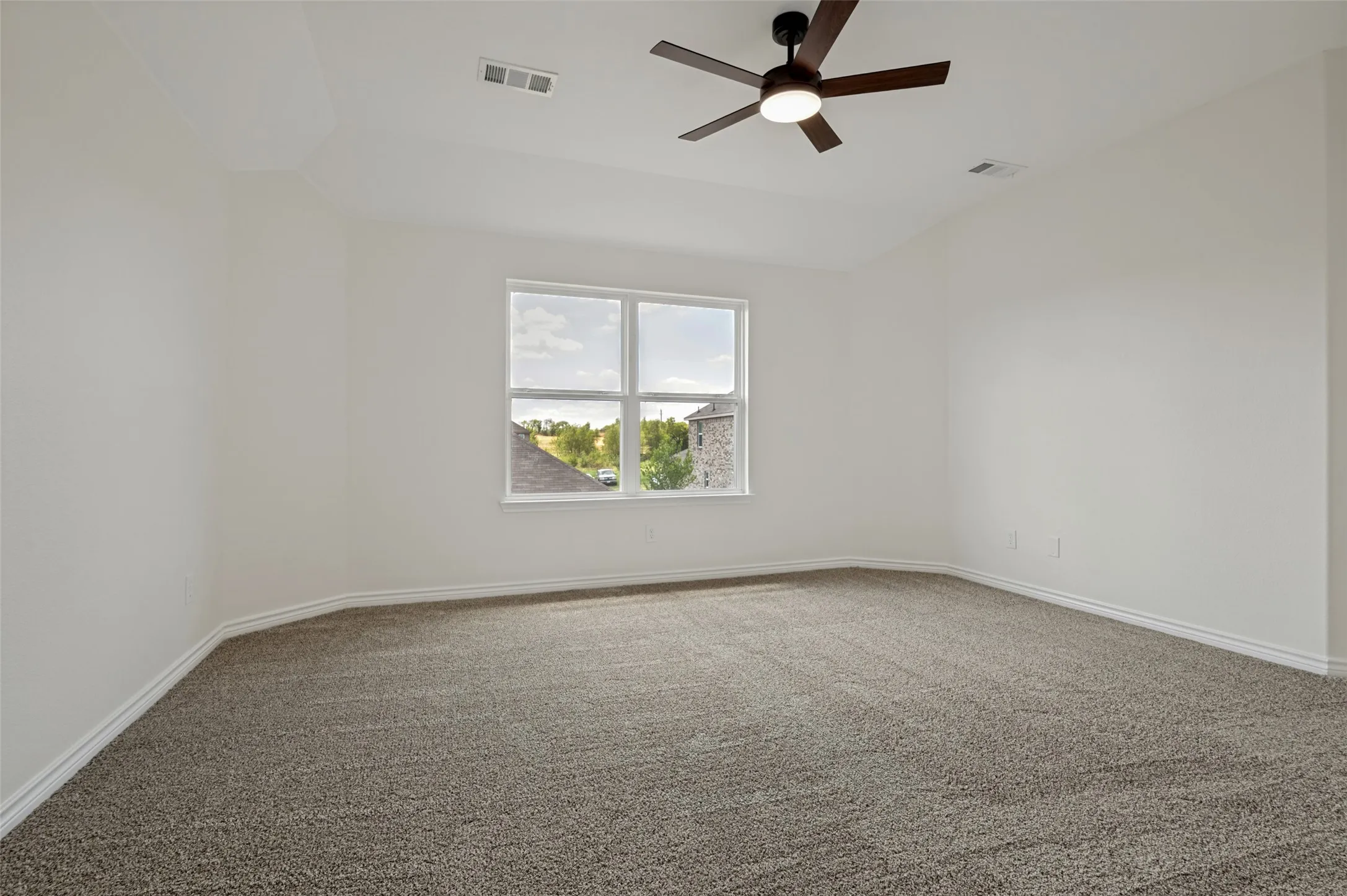 Single Family Residence For Sale in Ellis County , 1403 Kinglet Drive, Ennis, Texas 75119, 4 Bedroom, 3 Bathroom, 2 Garage spaces, 2,104 Sqft, built in 2020, mls#21379883, Real Estate Agent in Ennis, Homes For Sale in Ellis county, Homes For Sale in Ennis, Realtor in Ennis Texas, Real Estate Brokerage Independent Realty Texas, Luminita Cordes Realtor