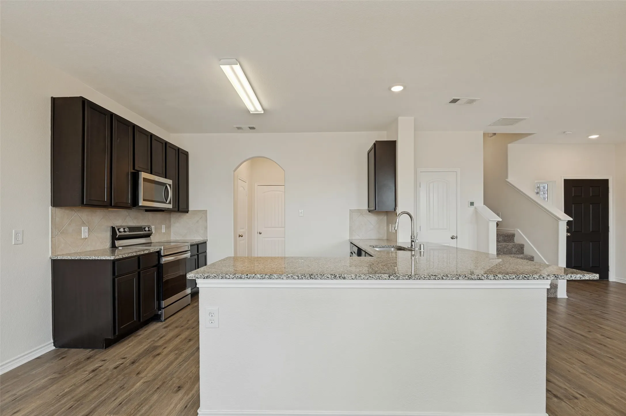 Single Family Residence For Sale in Ellis County , 1403 Kinglet Drive, Ennis, Texas 75119, 4 Bedroom, 3 Bathroom, 2 Garage spaces, 2,104 Sqft, built in 2020, mls#21379883, Real Estate Agent in Ennis, Homes For Sale in Ellis county, Homes For Sale in Ennis, Realtor in Ennis Texas, Real Estate Brokerage Independent Realty Texas, Luminita Cordes Realtor