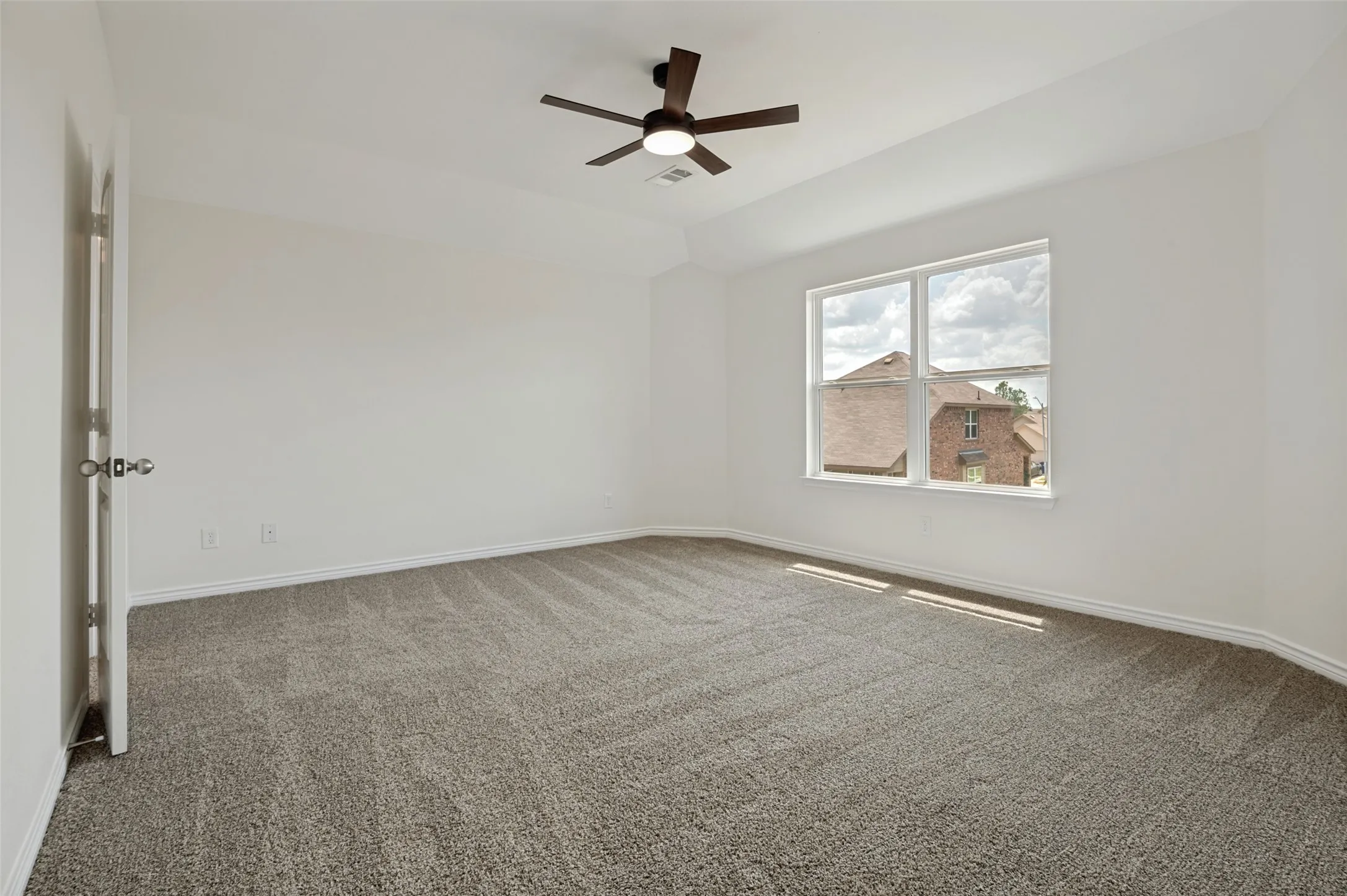 Single Family Residence For Sale in Ellis County , 1403 Kinglet Drive, Ennis, Texas 75119, 4 Bedroom, 3 Bathroom, 2 Garage spaces, 2,104 Sqft, built in 2020, mls#21379883, Real Estate Agent in Ennis, Homes For Sale in Ellis county, Homes For Sale in Ennis, Realtor in Ennis Texas, Real Estate Brokerage Independent Realty Texas, Luminita Cordes Realtor