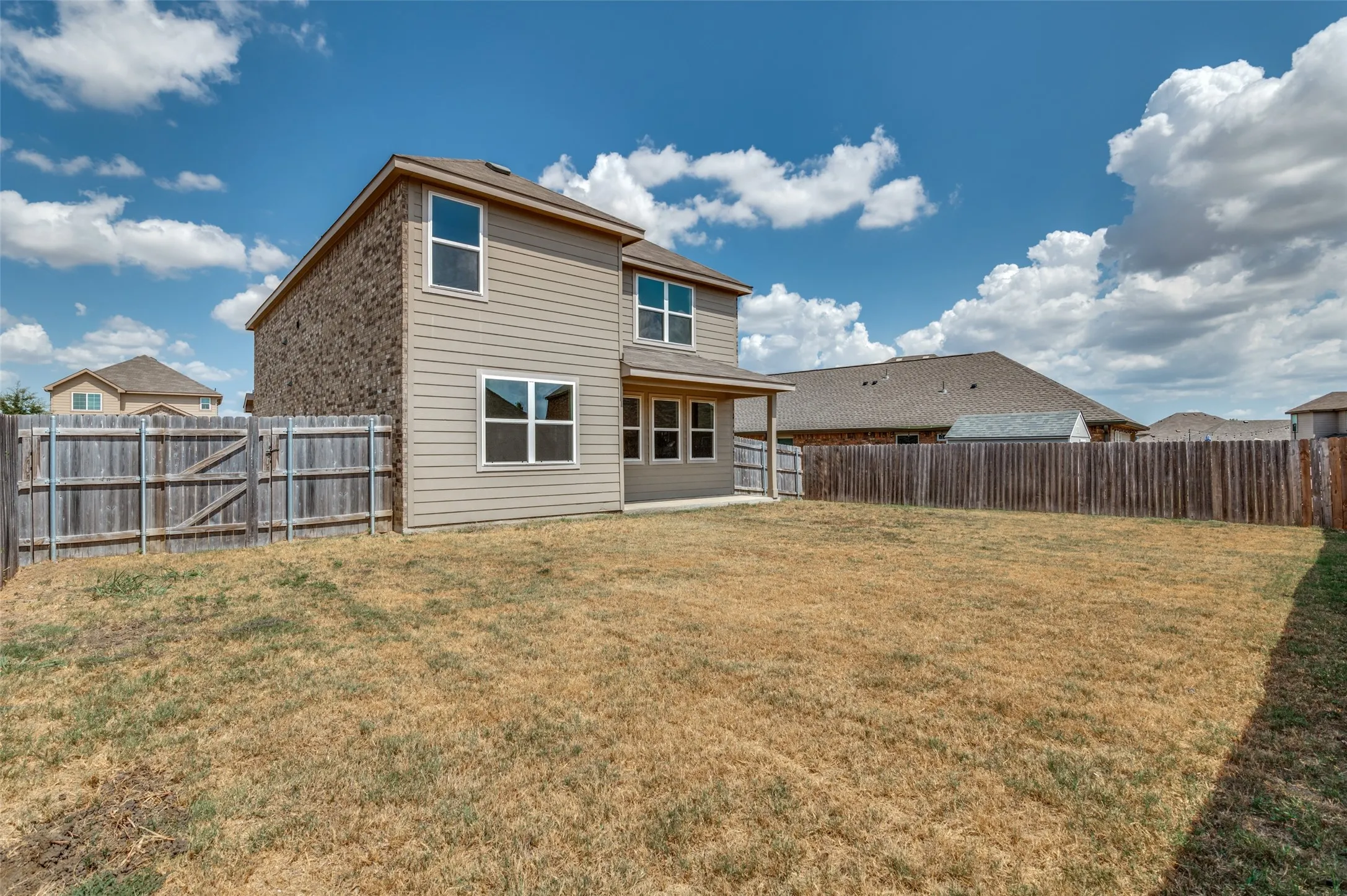 Single Family Residence For Sale in Ellis County , 1403 Kinglet Drive, Ennis, Texas 75119, 4 Bedroom, 3 Bathroom, 2 Garage spaces, 2,104 Sqft, built in 2020, mls#21379883, Real Estate Agent in Ennis, Homes For Sale in Ellis county, Homes For Sale in Ennis, Realtor in Ennis Texas, Real Estate Brokerage Independent Realty Texas, Luminita Cordes Realtor