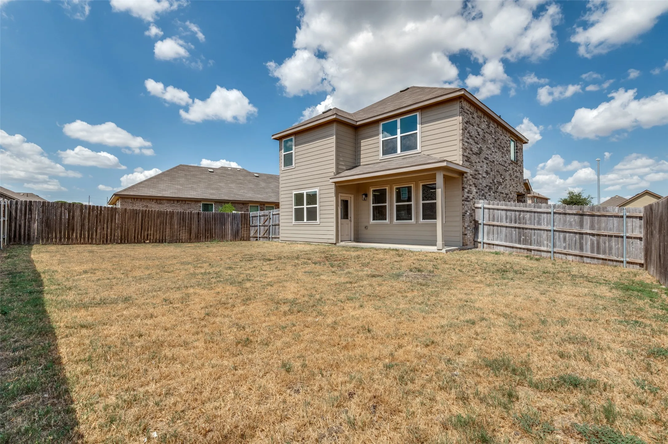 Single Family Residence For Sale in Ellis County , 1403 Kinglet Drive, Ennis, Texas 75119, 4 Bedroom, 3 Bathroom, 2 Garage spaces, 2,104 Sqft, built in 2020, mls#21379883, Real Estate Agent in Ennis, Homes For Sale in Ellis county, Homes For Sale in Ennis, Realtor in Ennis Texas, Real Estate Brokerage Independent Realty Texas, Luminita Cordes Realtor
