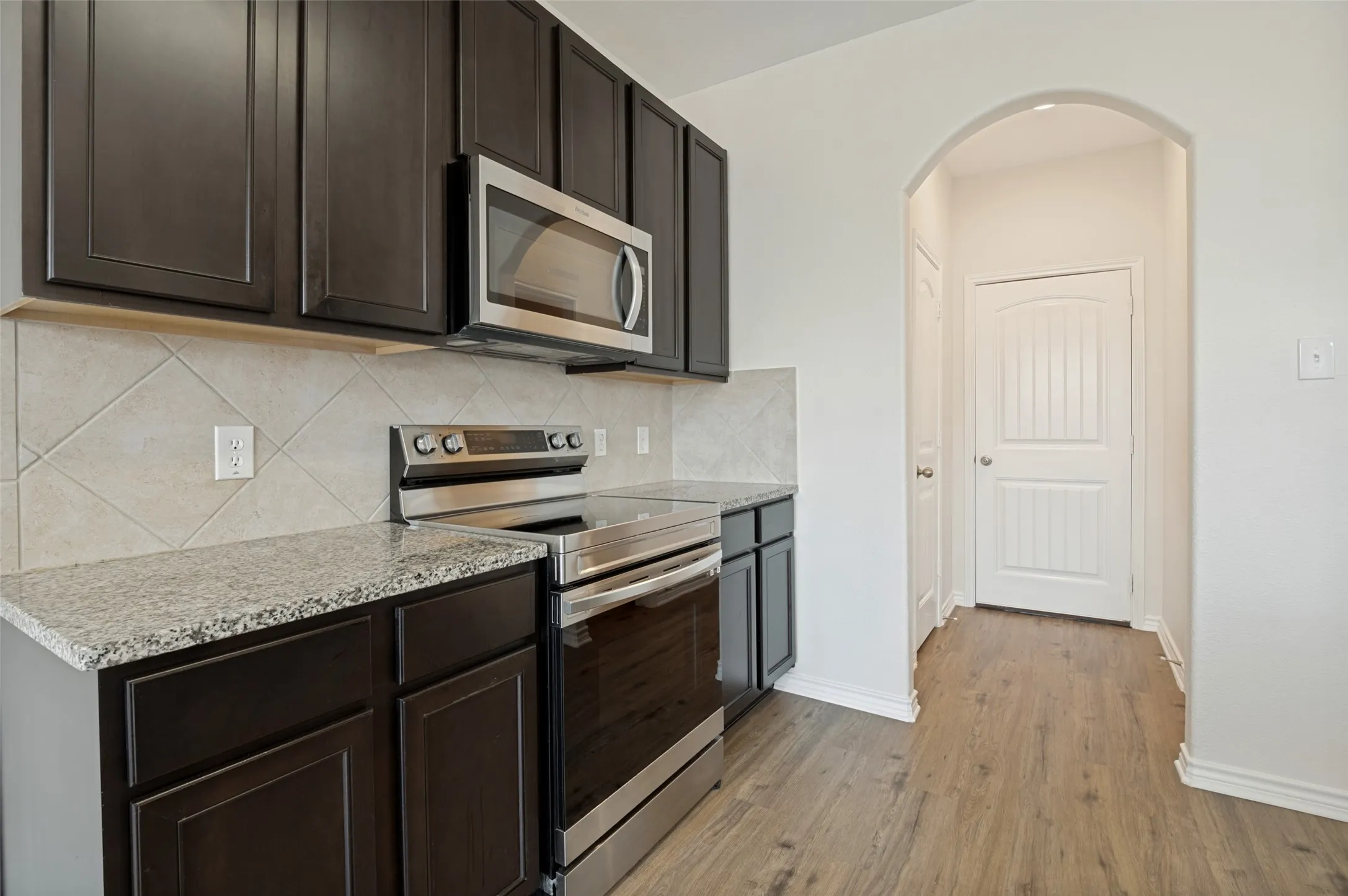 Single Family Residence For Sale in Ellis County , 1403 Kinglet Drive, Ennis, Texas 75119, 4 Bedroom, 3 Bathroom, 2 Garage spaces, 2,104 Sqft, built in 2020, mls#21379883, Real Estate Agent in Ennis, Homes For Sale in Ellis county, Homes For Sale in Ennis, Realtor in Ennis Texas, Real Estate Brokerage Independent Realty Texas, Luminita Cordes Realtor