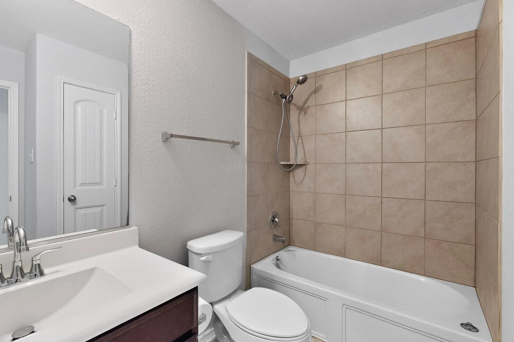 Single Family Residence For Rent in Denton County , 621 Big Horn Road, Aubrey, Texas 76227, 3 Bedroom, 3 Bathroom, 2 Garage spaces, 1,888 Sqft, built in 2016, mls#21379890, Real Estate Agent in Aubrey, Homes For Rent in Denton county, Homes For Rent in Aubrey, Realtor in Aubrey Texas, Real Estate Brokerage Independent Realty Texas, Luminita Cordes Realtor