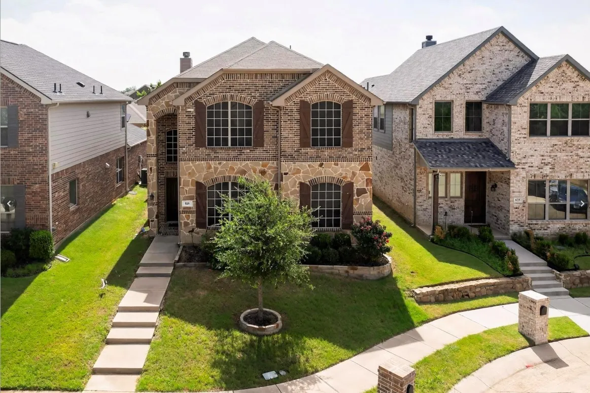 Single Family Residence For Rent in Denton County , 621 Big Horn Road, Aubrey, Texas 76227, 3 Bedroom, 3 Bathroom, 2 Garage spaces, 1,888 Sqft, built in 2016, mls#21379890, Real Estate Agent in Aubrey, Homes For Rent in Denton county, Homes For Rent in Aubrey, Realtor in Aubrey Texas, Real Estate Brokerage Independent Realty Texas, Luminita Cordes Realtor