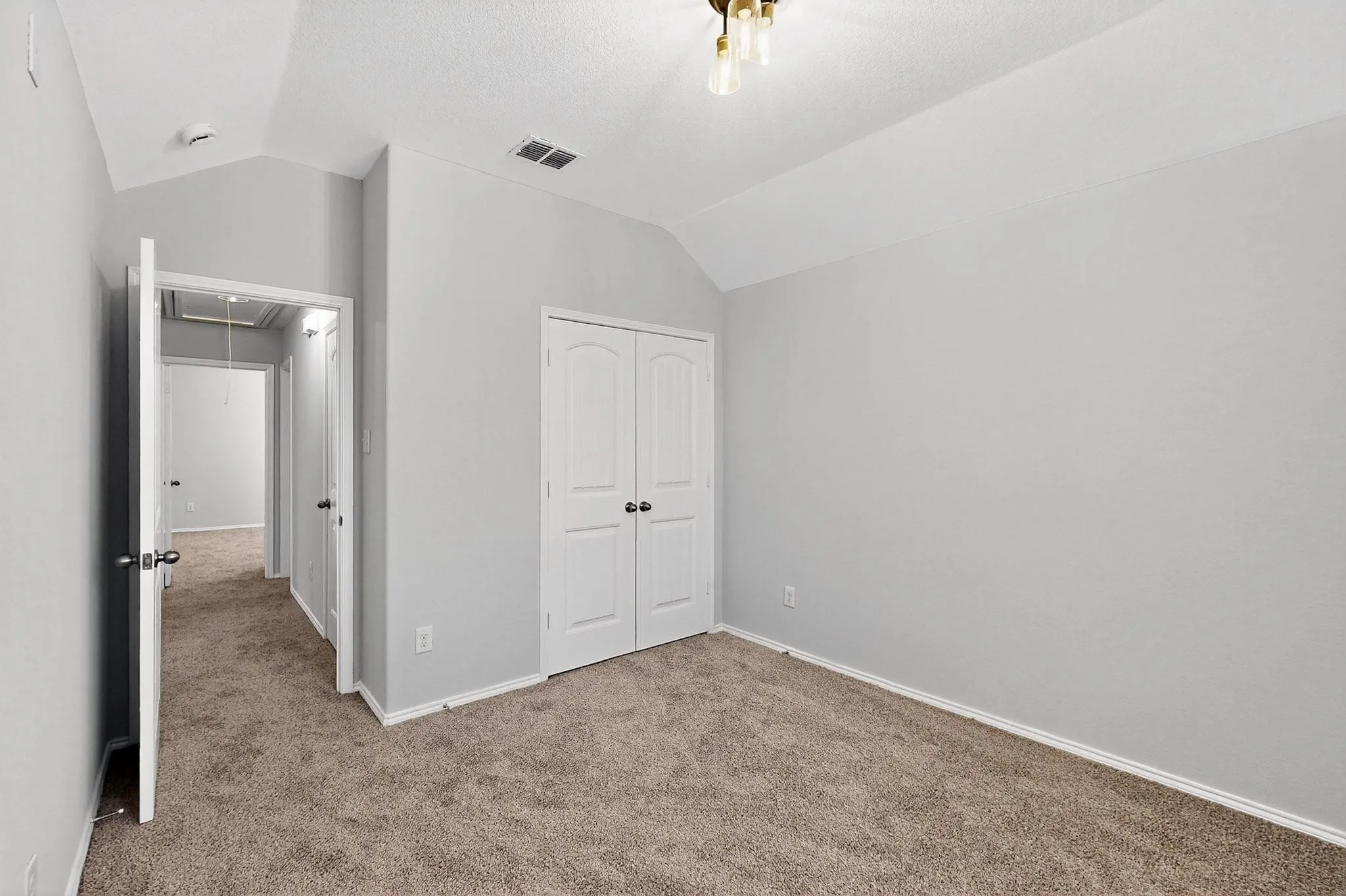 Single Family Residence For Rent in Denton County , 621 Big Horn Road, Aubrey, Texas 76227, 3 Bedroom, 3 Bathroom, 2 Garage spaces, 1,888 Sqft, built in 2016, mls#21379890, Real Estate Agent in Aubrey, Homes For Rent in Denton county, Homes For Rent in Aubrey, Realtor in Aubrey Texas, Real Estate Brokerage Independent Realty Texas, Luminita Cordes Realtor