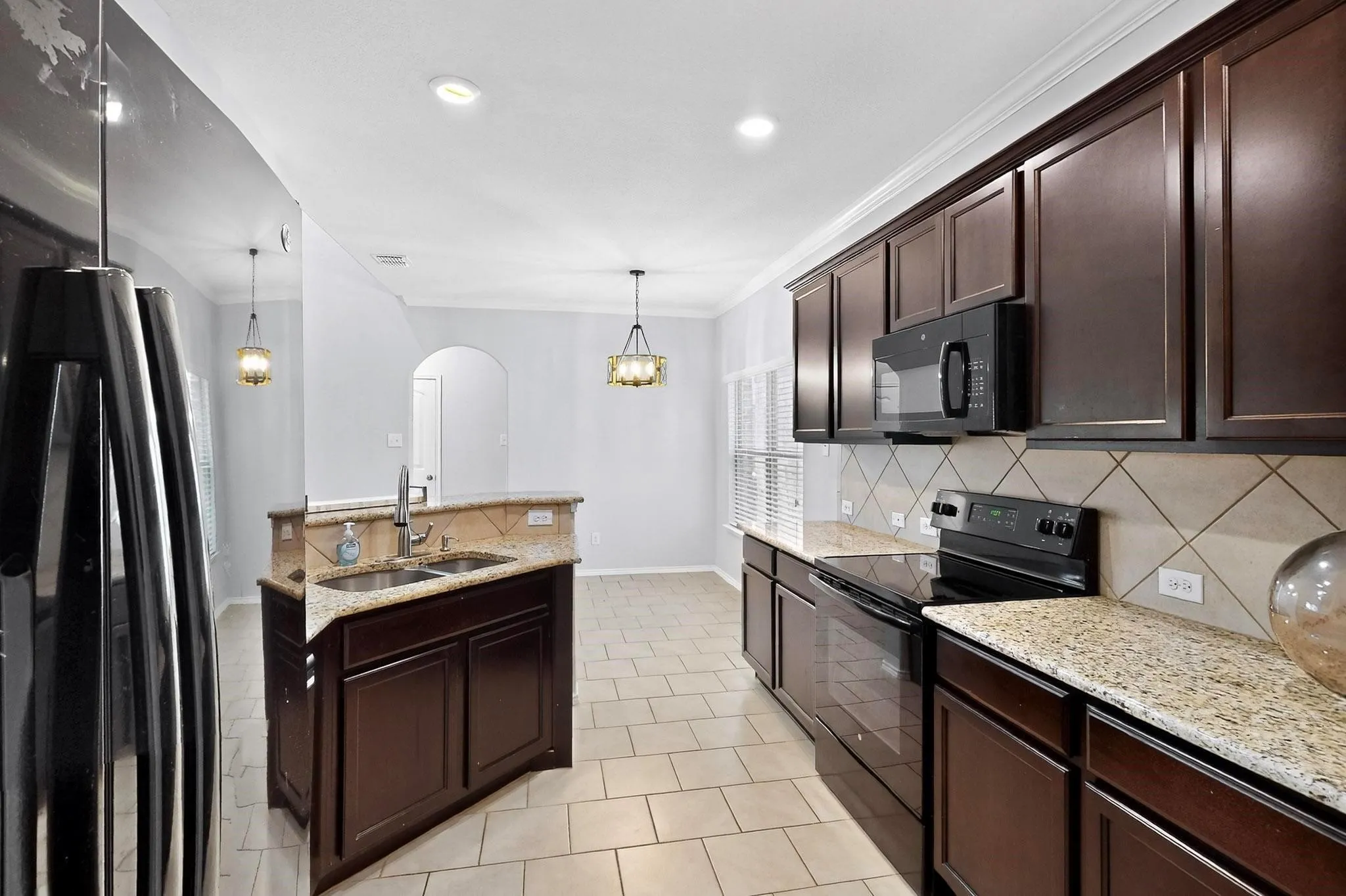 Single Family Residence For Rent in Denton County , 621 Big Horn Road, Aubrey, Texas 76227, 3 Bedroom, 3 Bathroom, 2 Garage spaces, 1,888 Sqft, built in 2016, mls#21379890, Real Estate Agent in Aubrey, Homes For Rent in Denton county, Homes For Rent in Aubrey, Realtor in Aubrey Texas, Real Estate Brokerage Independent Realty Texas, Luminita Cordes Realtor