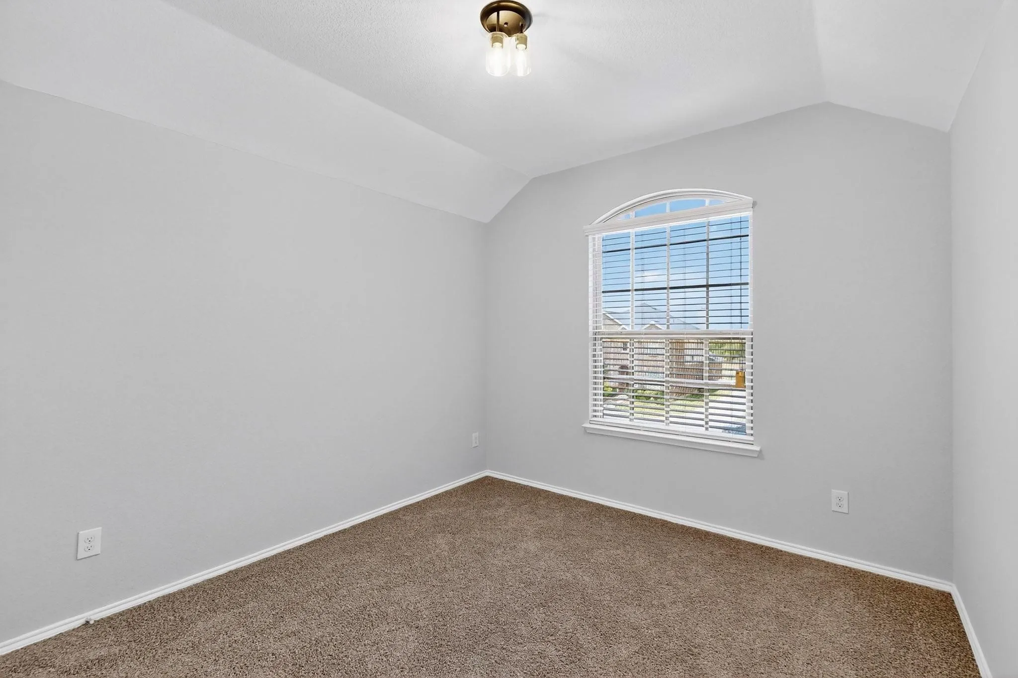 Single Family Residence For Rent in Denton County , 621 Big Horn Road, Aubrey, Texas 76227, 3 Bedroom, 3 Bathroom, 2 Garage spaces, 1,888 Sqft, built in 2016, mls#21379890, Real Estate Agent in Aubrey, Homes For Rent in Denton county, Homes For Rent in Aubrey, Realtor in Aubrey Texas, Real Estate Brokerage Independent Realty Texas, Luminita Cordes Realtor