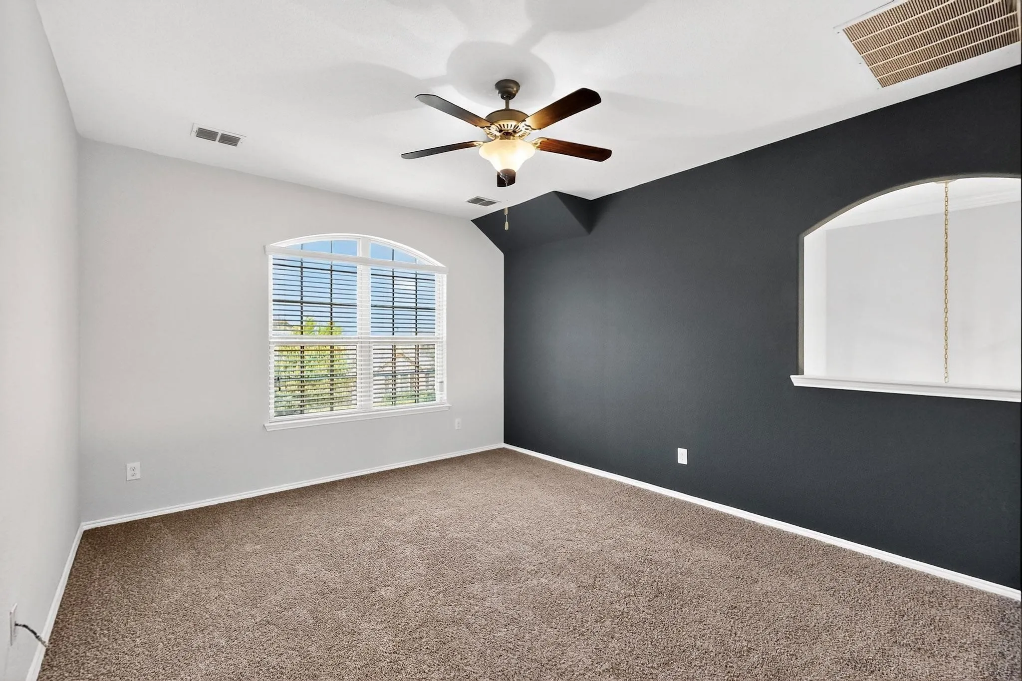 Single Family Residence For Rent in Denton County , 621 Big Horn Road, Aubrey, Texas 76227, 3 Bedroom, 3 Bathroom, 2 Garage spaces, 1,888 Sqft, built in 2016, mls#21379890, Real Estate Agent in Aubrey, Homes For Rent in Denton county, Homes For Rent in Aubrey, Realtor in Aubrey Texas, Real Estate Brokerage Independent Realty Texas, Luminita Cordes Realtor