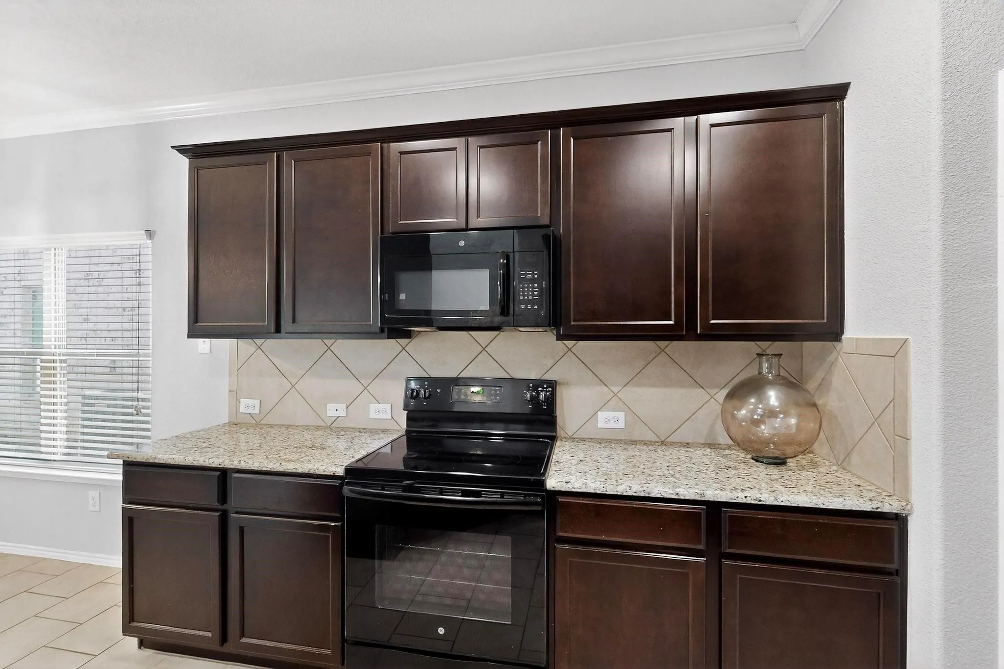 Single Family Residence For Rent in Denton County , 621 Big Horn Road, Aubrey, Texas 76227, 3 Bedroom, 3 Bathroom, 2 Garage spaces, 1,888 Sqft, built in 2016, mls#21379890, Real Estate Agent in Aubrey, Homes For Rent in Denton county, Homes For Rent in Aubrey, Realtor in Aubrey Texas, Real Estate Brokerage Independent Realty Texas, Luminita Cordes Realtor