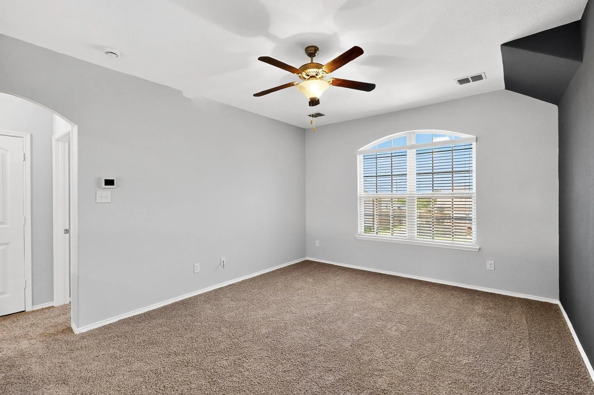 Single Family Residence For Rent in Denton County , 621 Big Horn Road, Aubrey, Texas 76227, 3 Bedroom, 3 Bathroom, 2 Garage spaces, 1,888 Sqft, built in 2016, mls#21379890, Real Estate Agent in Aubrey, Homes For Rent in Denton county, Homes For Rent in Aubrey, Realtor in Aubrey Texas, Real Estate Brokerage Independent Realty Texas, Luminita Cordes Realtor