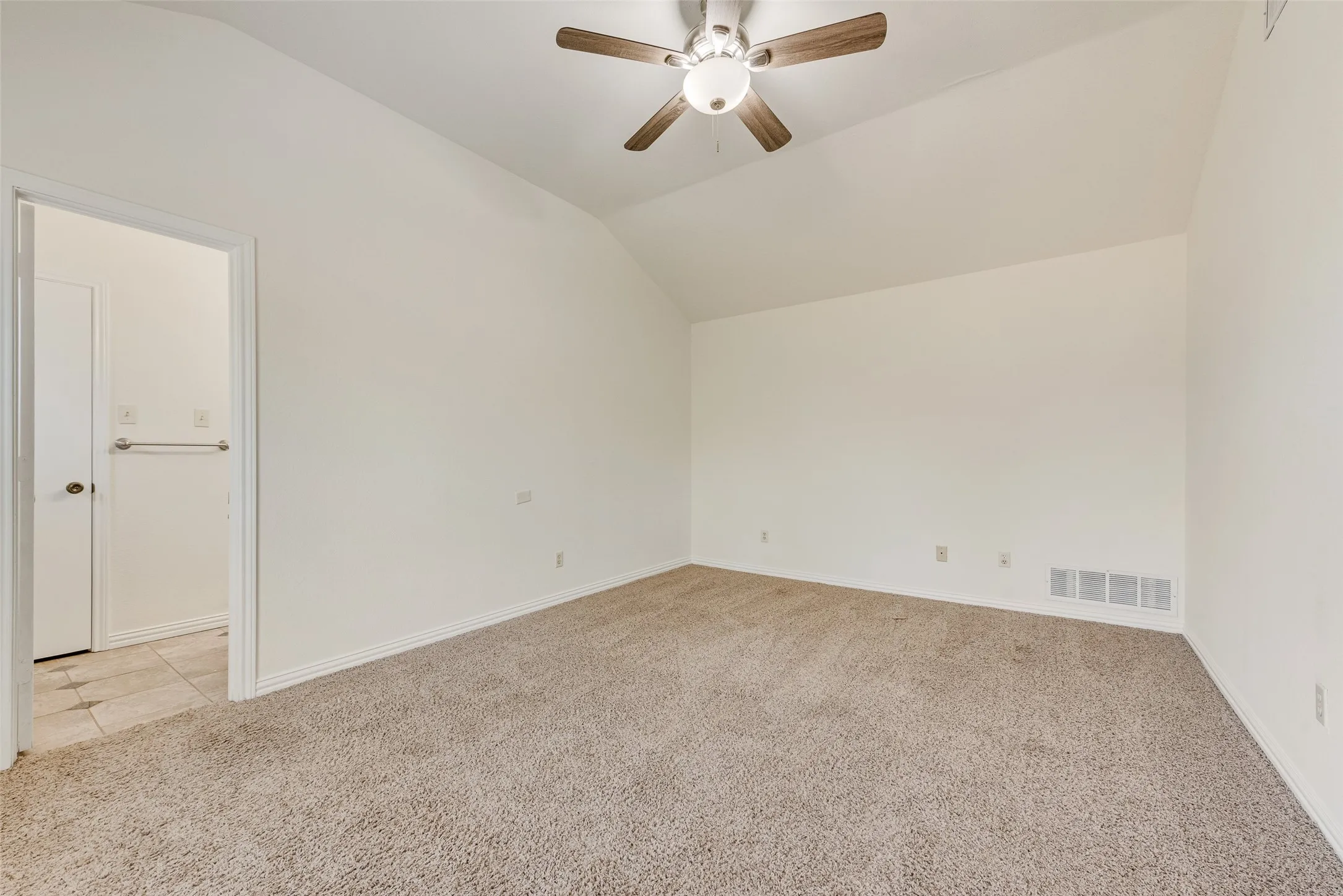Single Family Residence For Rent in Tarrant County , 9 Atlanta Court, Mansfield, Texas 76063, 4 Bedroom, 3 Bathroom, 2 Garage spaces, 2,243 Sqft, built in 1987, mls#21379289, Real Estate Agent in Mansfield, Homes For Rent in Tarrant county, Homes For Rent in Mansfield, Realtor in Mansfield Texas, Real Estate Brokerage Independent Realty Texas, Luminita Cordes Realtor