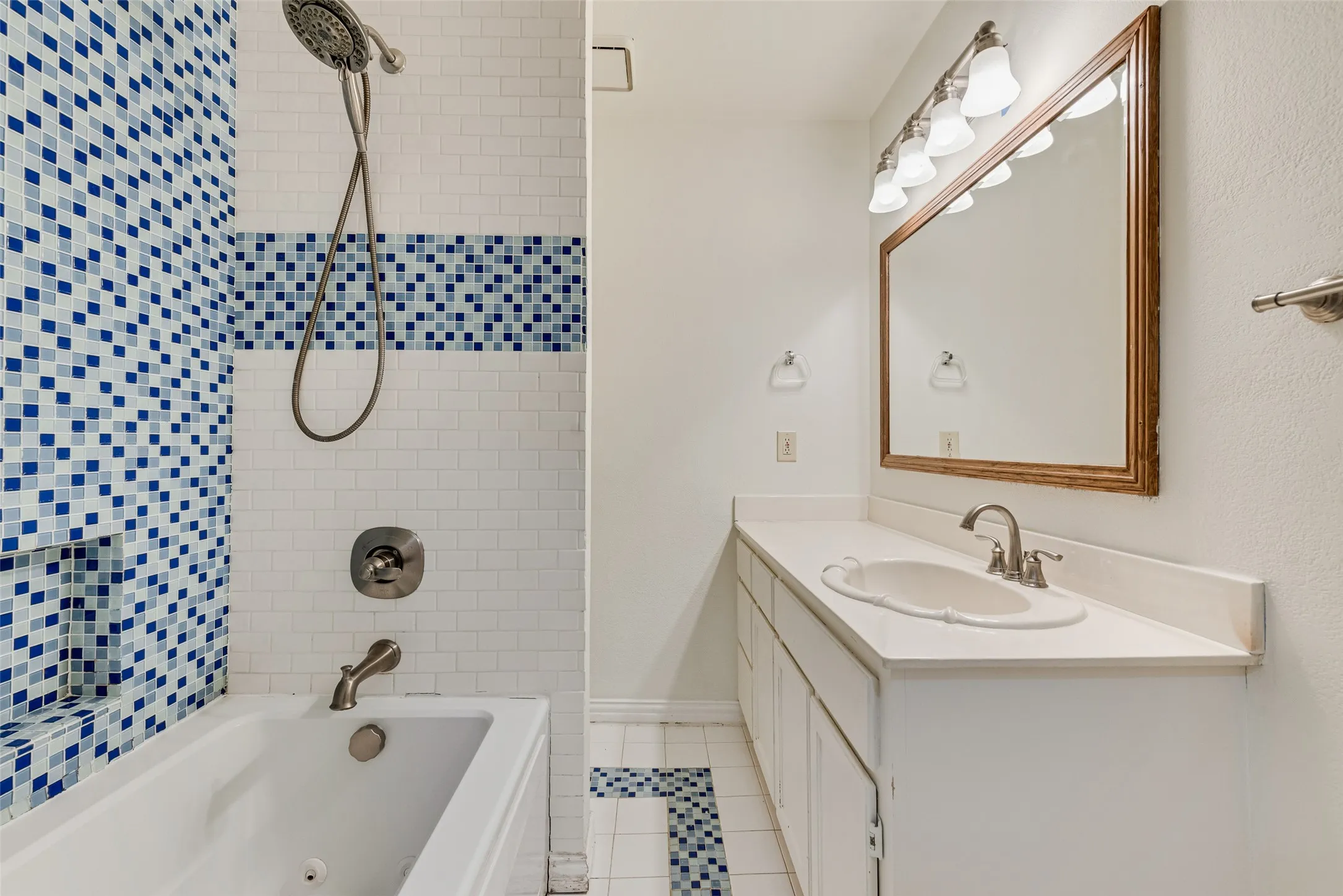 Single Family Residence For Rent in Tarrant County , 9 Atlanta Court, Mansfield, Texas 76063, 4 Bedroom, 3 Bathroom, 2 Garage spaces, 2,243 Sqft, built in 1987, mls#21379289, Real Estate Agent in Mansfield, Homes For Rent in Tarrant county, Homes For Rent in Mansfield, Realtor in Mansfield Texas, Real Estate Brokerage Independent Realty Texas, Luminita Cordes Realtor