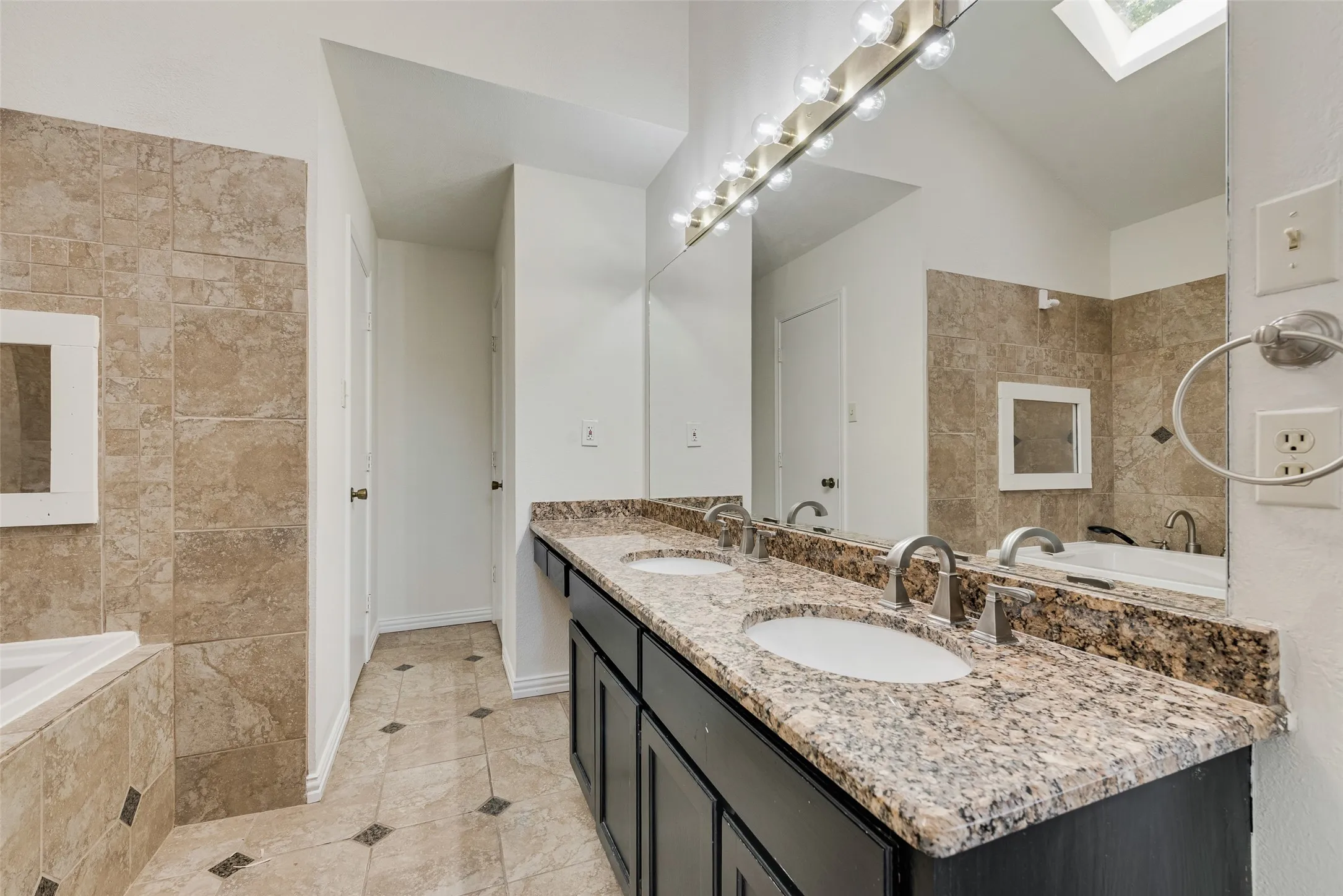 Single Family Residence For Rent in Tarrant County , 9 Atlanta Court, Mansfield, Texas 76063, 4 Bedroom, 3 Bathroom, 2 Garage spaces, 2,243 Sqft, built in 1987, mls#21379289, Real Estate Agent in Mansfield, Homes For Rent in Tarrant county, Homes For Rent in Mansfield, Realtor in Mansfield Texas, Real Estate Brokerage Independent Realty Texas, Luminita Cordes Realtor