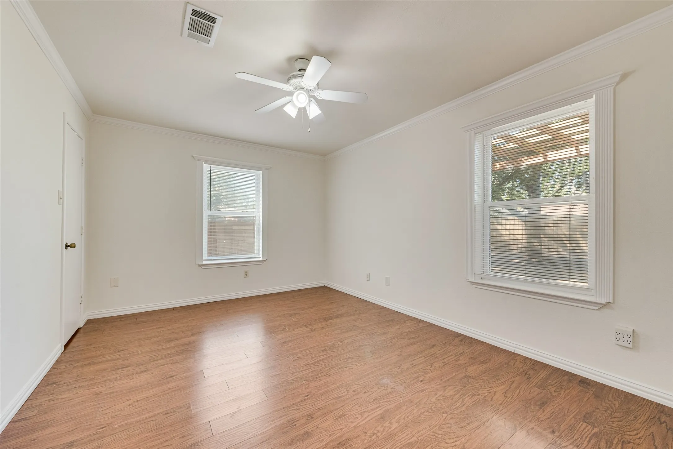 Single Family Residence For Rent in Tarrant County , 9 Atlanta Court, Mansfield, Texas 76063, 4 Bedroom, 3 Bathroom, 2 Garage spaces, 2,243 Sqft, built in 1987, mls#21379289, Real Estate Agent in Mansfield, Homes For Rent in Tarrant county, Homes For Rent in Mansfield, Realtor in Mansfield Texas, Real Estate Brokerage Independent Realty Texas, Luminita Cordes Realtor