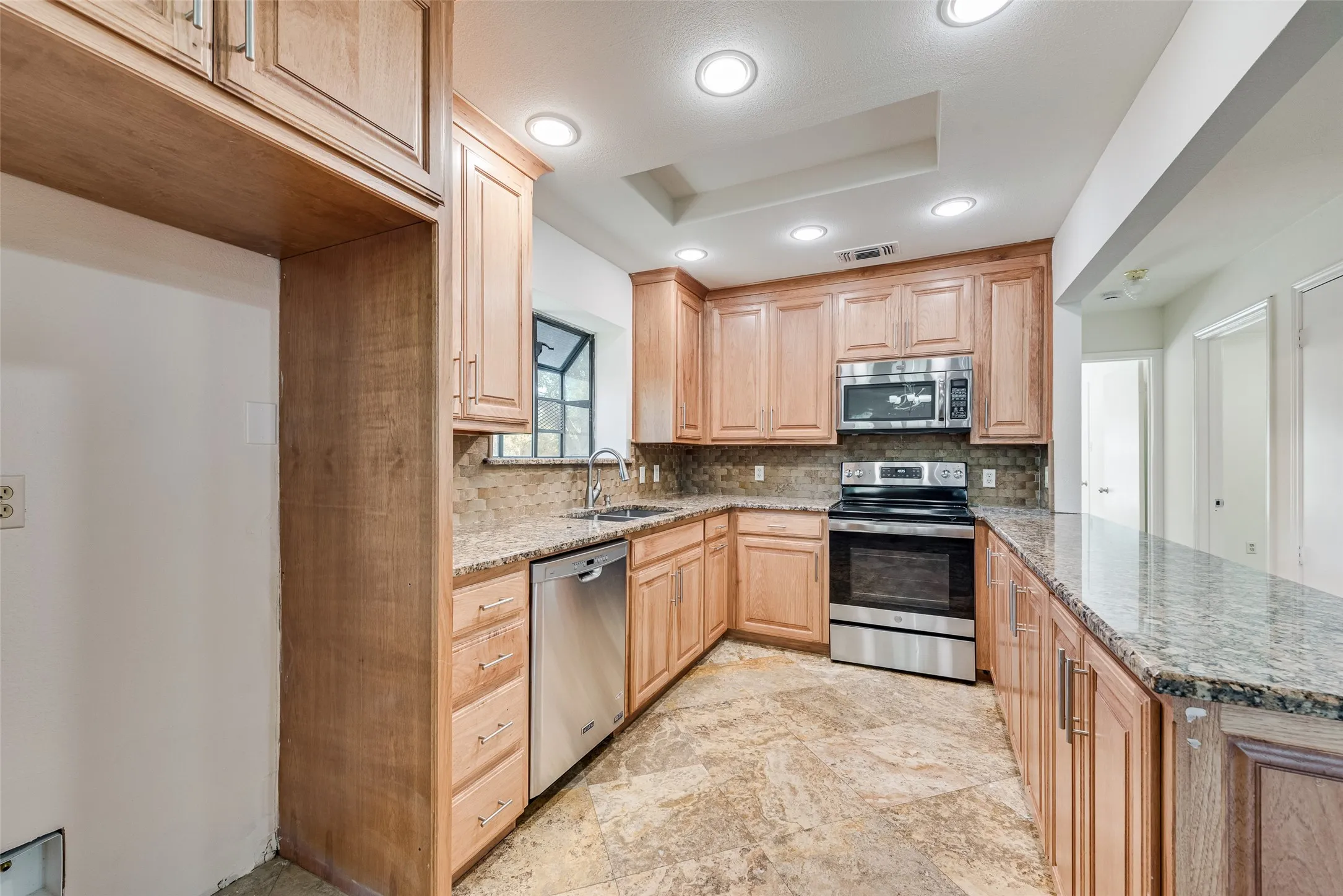 Single Family Residence For Rent in Tarrant County , 9 Atlanta Court, Mansfield, Texas 76063, 4 Bedroom, 3 Bathroom, 2 Garage spaces, 2,243 Sqft, built in 1987, mls#21379289, Real Estate Agent in Mansfield, Homes For Rent in Tarrant county, Homes For Rent in Mansfield, Realtor in Mansfield Texas, Real Estate Brokerage Independent Realty Texas, Luminita Cordes Realtor