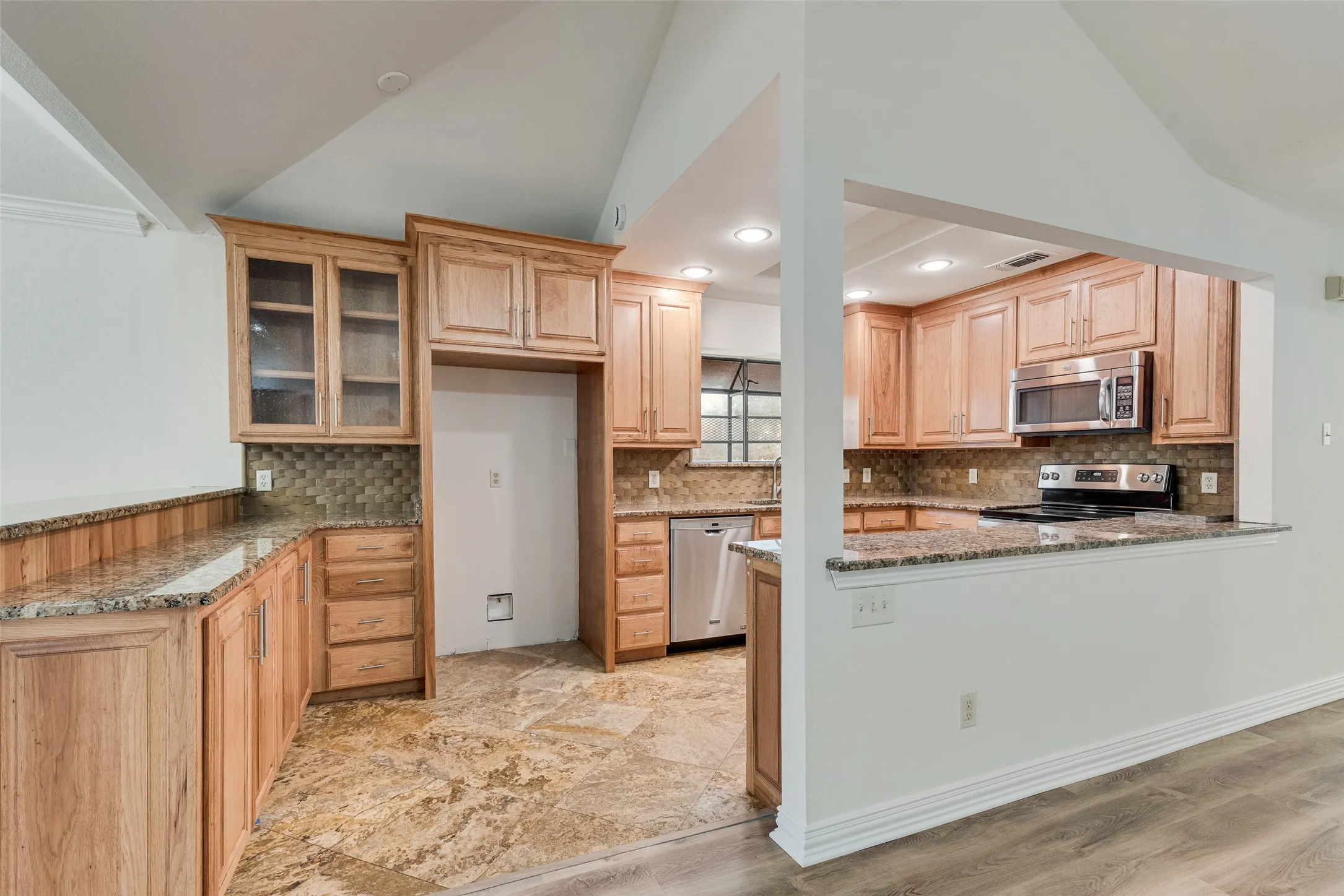 Single Family Residence For Rent in Tarrant County , 9 Atlanta Court, Mansfield, Texas 76063, 4 Bedroom, 3 Bathroom, 2 Garage spaces, 2,243 Sqft, built in 1987, mls#21379289, Real Estate Agent in Mansfield, Homes For Rent in Tarrant county, Homes For Rent in Mansfield, Realtor in Mansfield Texas, Real Estate Brokerage Independent Realty Texas, Luminita Cordes Realtor
