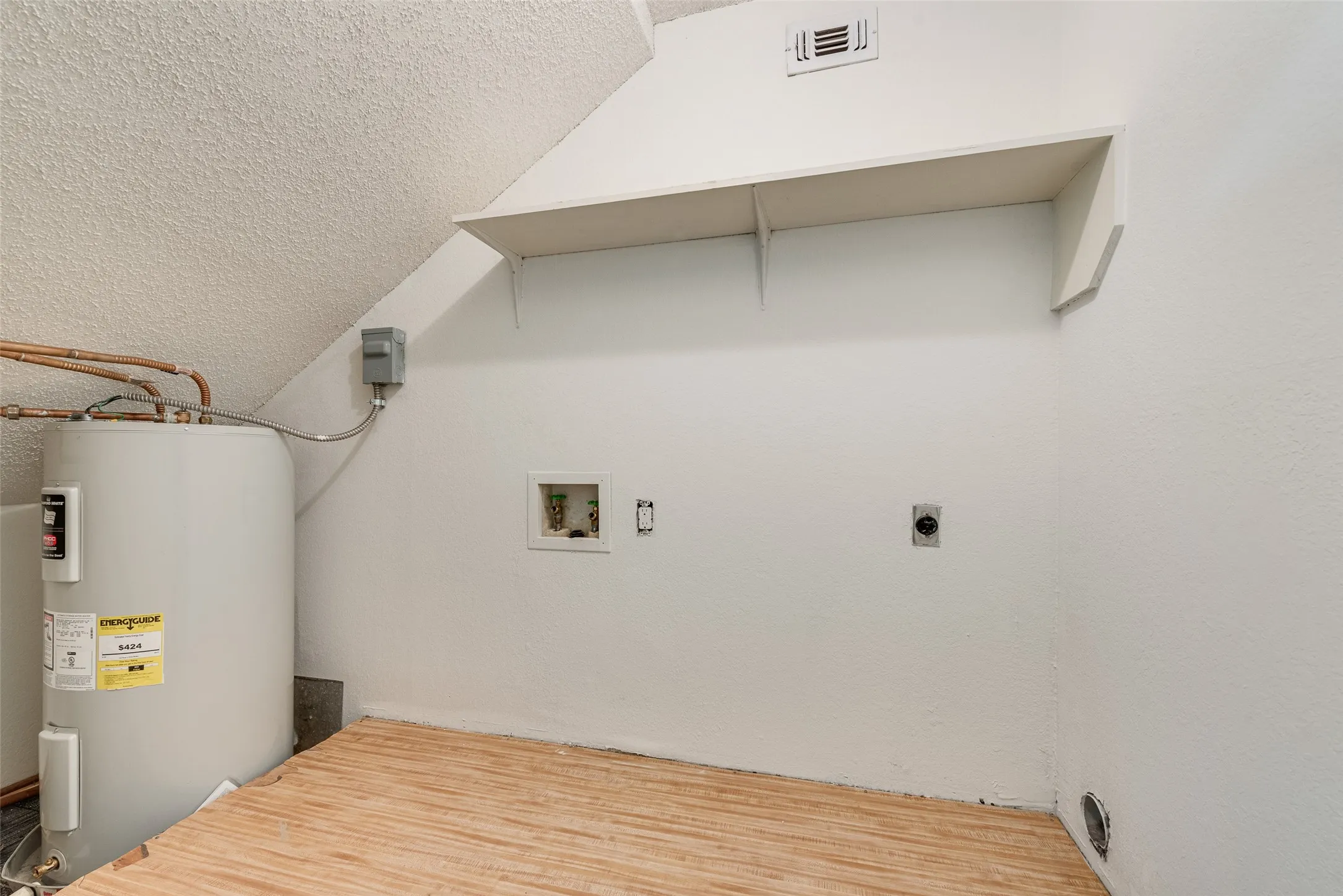 Single Family Residence For Rent in Tarrant County , 9 Atlanta Court, Mansfield, Texas 76063, 4 Bedroom, 3 Bathroom, 2 Garage spaces, 2,243 Sqft, built in 1987, mls#21379289, Real Estate Agent in Mansfield, Homes For Rent in Tarrant county, Homes For Rent in Mansfield, Realtor in Mansfield Texas, Real Estate Brokerage Independent Realty Texas, Luminita Cordes Realtor