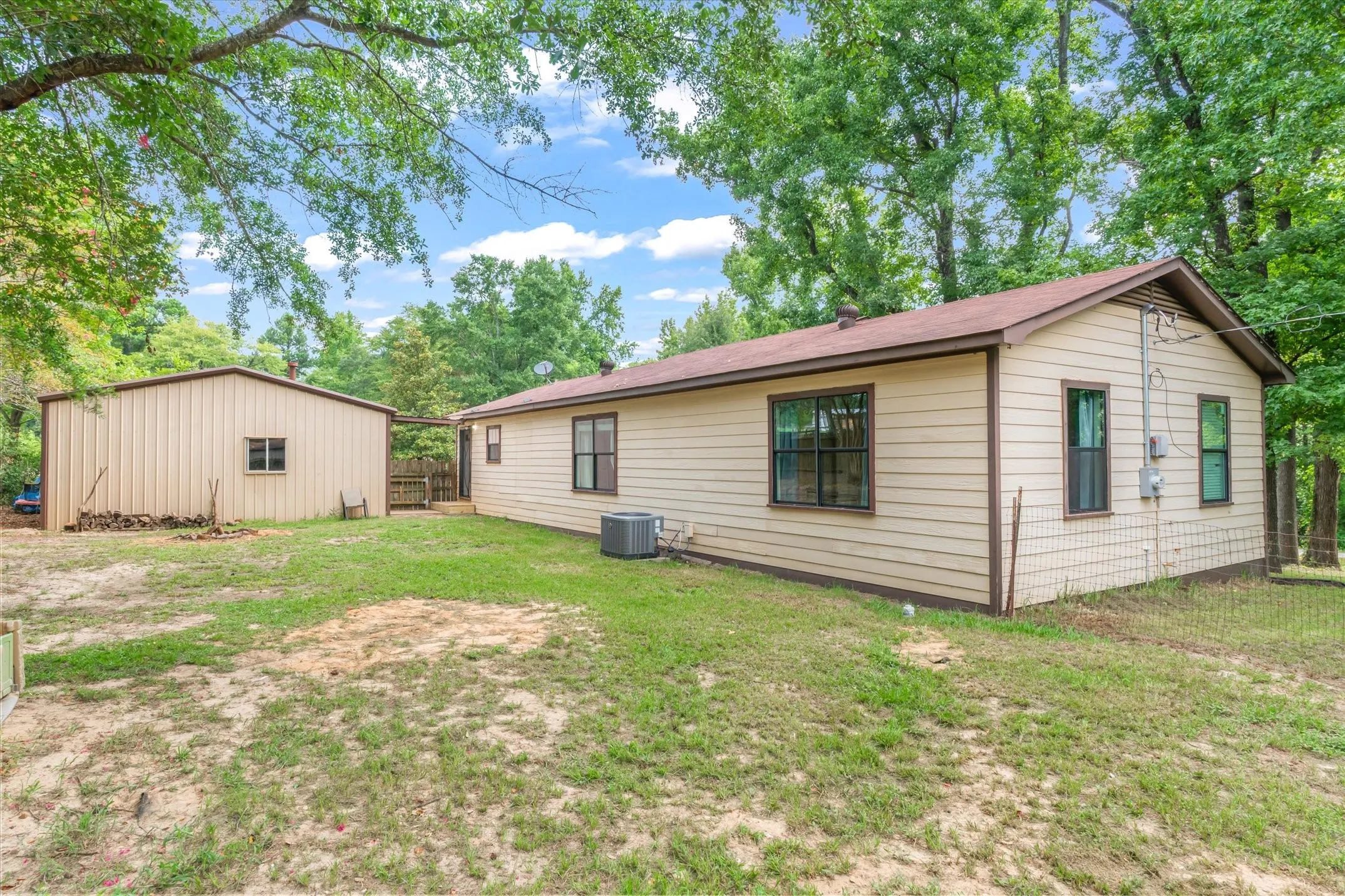 Single Family Residence For Sale in Smith County , 13379 County Road 3140, Tyler, Texas 75706, 3 Bedroom, 2 Bathroom, 1 Garage spaces, 1,560 Sqft, built in 1987, mls#21379889, Real Estate Agent in Tyler, Homes For Sale in Smith county, Homes For Sale in Tyler, Realtor in Tyler Texas, Real Estate Brokerage Independent Realty Texas, Luminita Cordes Realtor