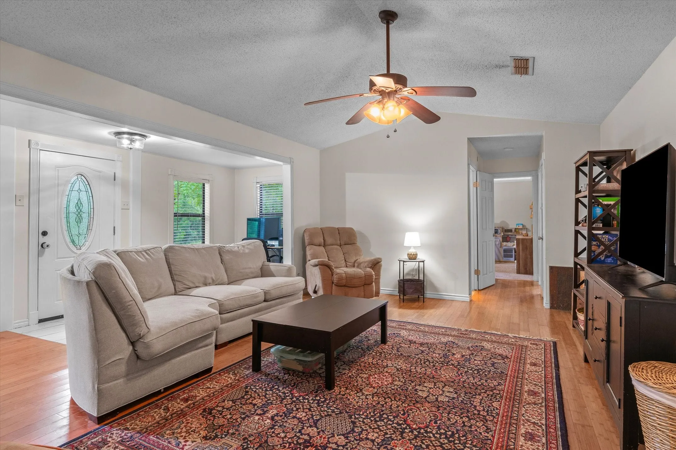 Single Family Residence For Sale in Smith County , 13379 County Road 3140, Tyler, Texas 75706, 3 Bedroom, 2 Bathroom, 1 Garage spaces, 1,560 Sqft, built in 1987, mls#21379889, Real Estate Agent in Tyler, Homes For Sale in Smith county, Homes For Sale in Tyler, Realtor in Tyler Texas, Real Estate Brokerage Independent Realty Texas, Luminita Cordes Realtor