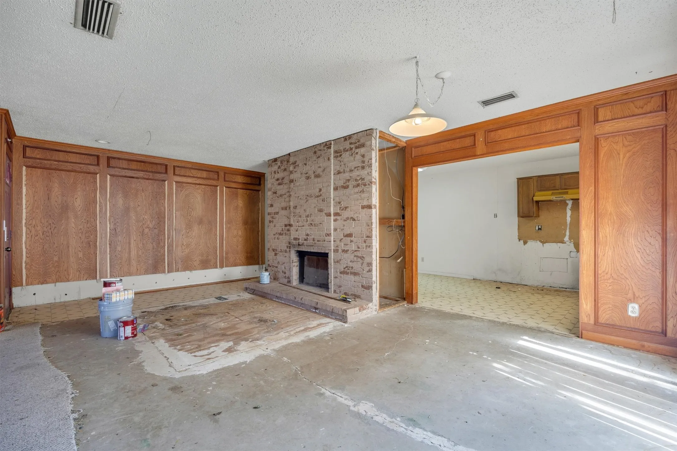 Single Family Residence For Sale in Collin County , 3005 Lemmontree Lane, Plano, Texas 75074, 3 Bedroom, 2 Bathroom, 2 Garage spaces, 1,528 Sqft, built in 1976, mls#21373265, Real Estate Agent in Plano, Homes For Sale in Collin county, Homes For Sale in Plano, Realtor in Plano Texas, Real Estate Brokerage Independent Realty Texas, Luminita Cordes Realtor