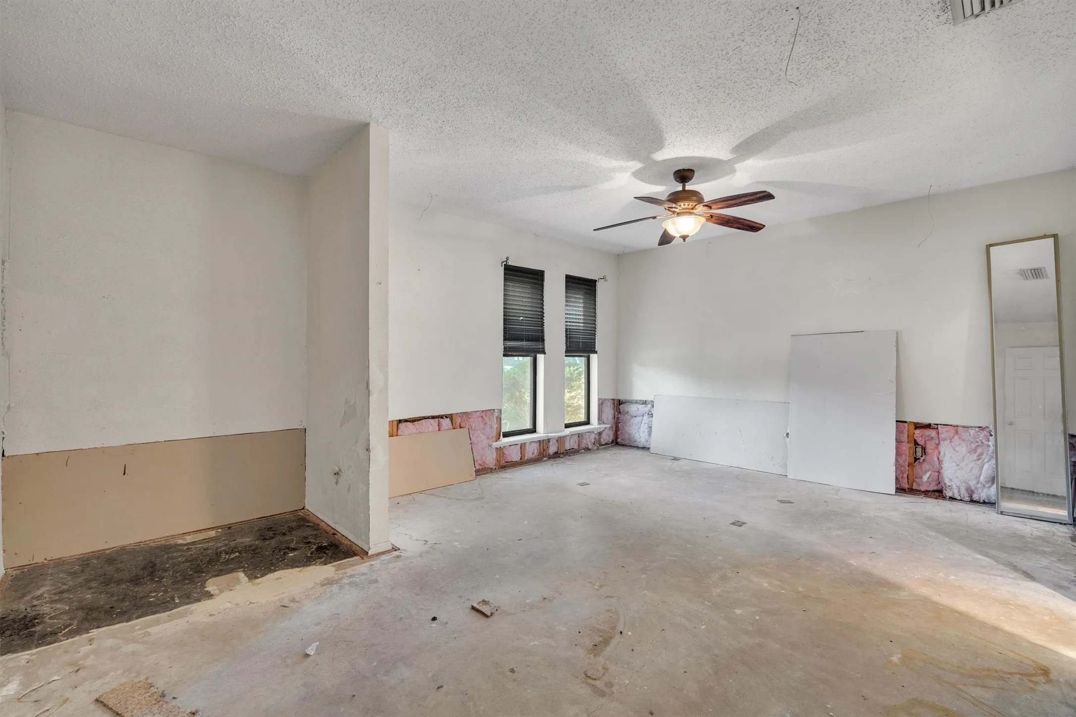 Single Family Residence For Sale in Collin County , 3005 Lemmontree Lane, Plano, Texas 75074, 3 Bedroom, 2 Bathroom, 2 Garage spaces, 1,528 Sqft, built in 1976, mls#21373265, Real Estate Agent in Plano, Homes For Sale in Collin county, Homes For Sale in Plano, Realtor in Plano Texas, Real Estate Brokerage Independent Realty Texas, Luminita Cordes Realtor