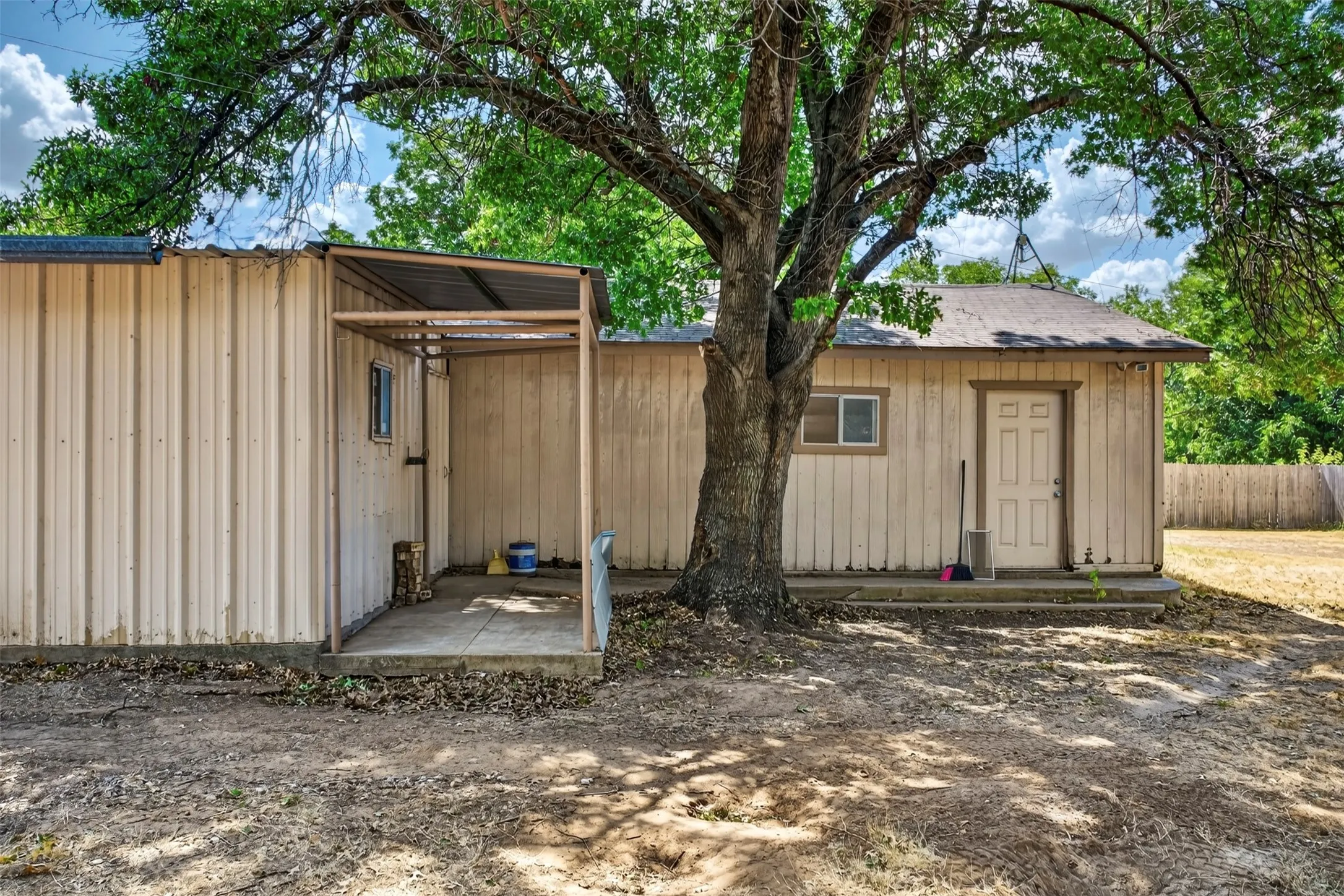 Single Family Residence For Sale in Wise County , 1403 N Melba Doyle Park Road, Decatur, Texas 76234, 3 Bedroom, 2 Bathroom, 2 Garage spaces, 1,646 Sqft, built in 1981, mls#21379065, Real Estate Agent in Decatur, Homes For Sale in Wise county, Homes For Sale in Decatur, Realtor in Decatur Texas, Real Estate Brokerage Independent Realty Texas, Luminita Cordes Realtor