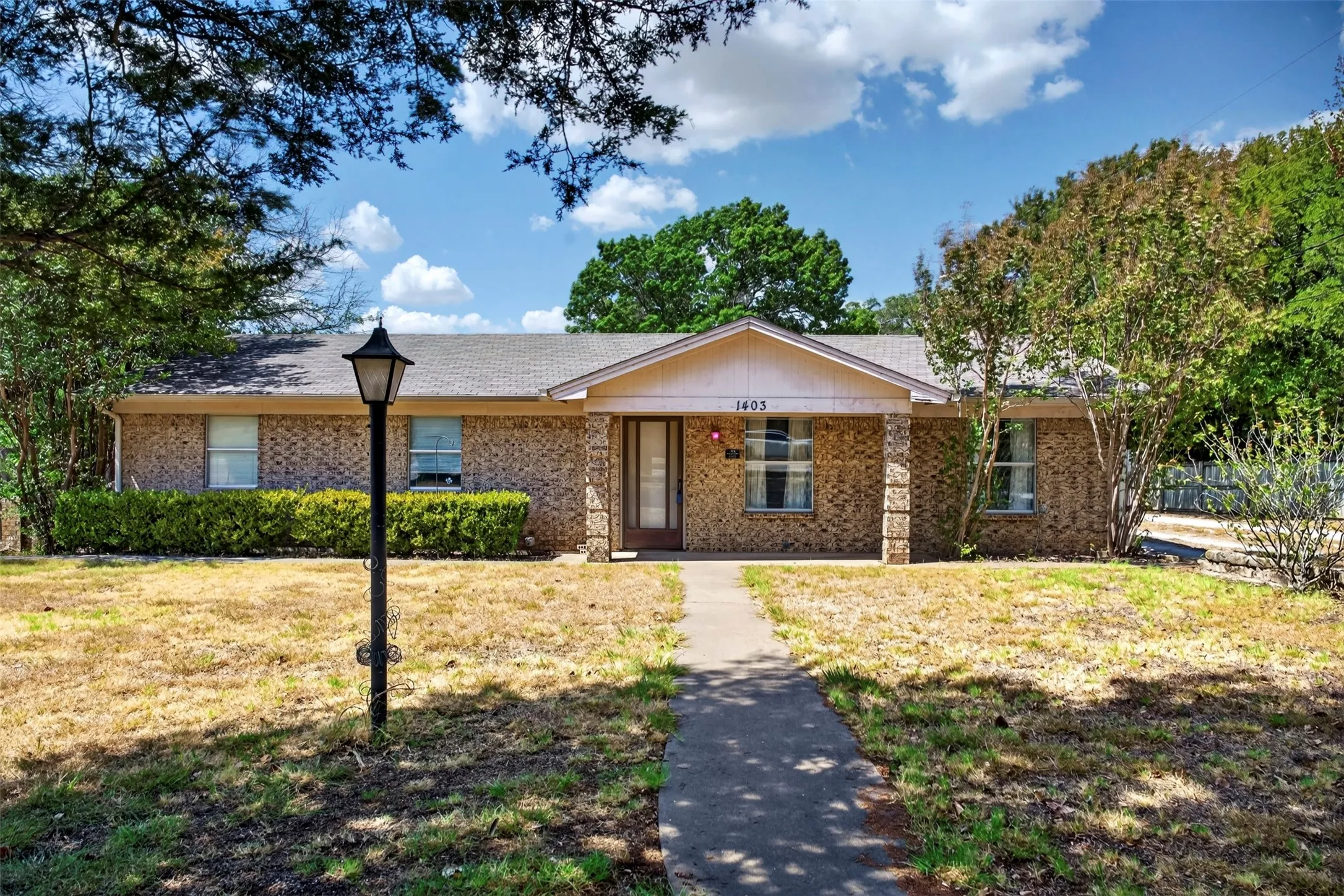 Single Family Residence For Sale in Wise County , 1403 N Melba Doyle Park Road, Decatur, Texas 76234, 3 Bedroom, 2 Bathroom, 2 Garage spaces, 1,646 Sqft, built in 1981, mls#21379065, Real Estate Agent in Decatur, Homes For Sale in Wise county, Homes For Sale in Decatur, Realtor in Decatur Texas, Real Estate Brokerage Independent Realty Texas, Luminita Cordes Realtor