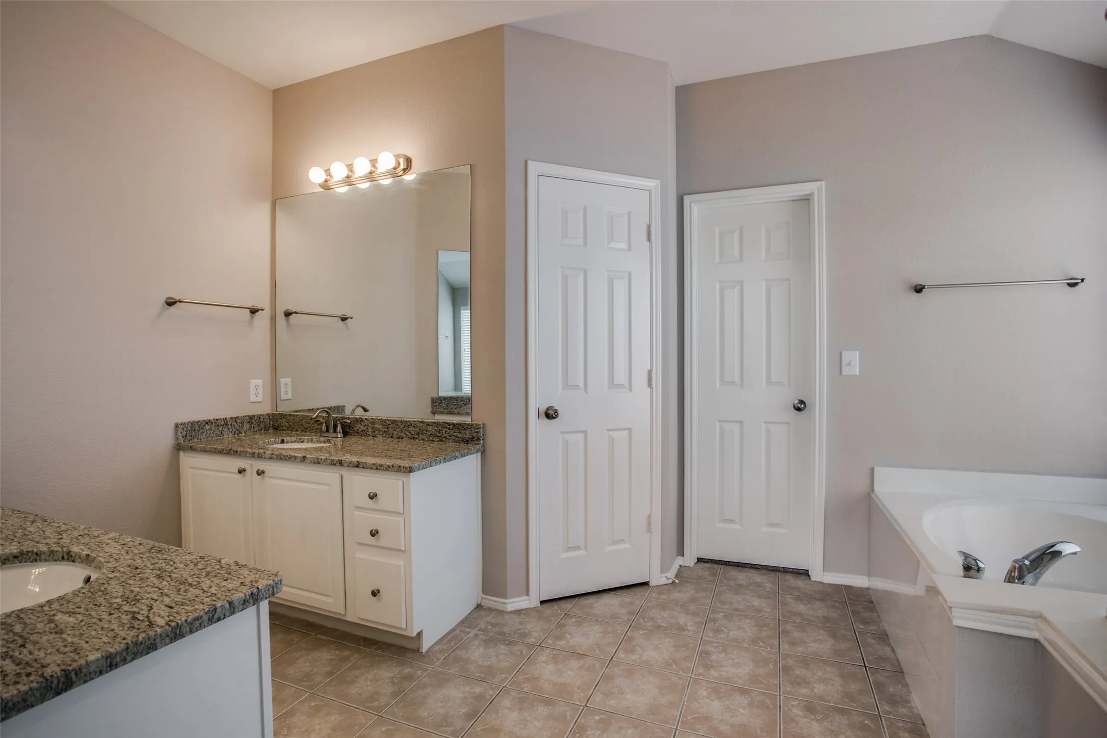 Single Family Residence For Sale in Rockwall County , 449 Sausalito Drive, Rockwall, Texas 75087, 5 Bedroom, 3 Bathroom, 2 Garage spaces, 3,036 Sqft, built in 2003, mls#21379906, Real Estate Agent in Rockwall, Homes For Sale in Rockwall county, Homes For Sale in Rockwall, Realtor in Rockwall Texas, Real Estate Brokerage Independent Realty Texas, Luminita Cordes Realtor