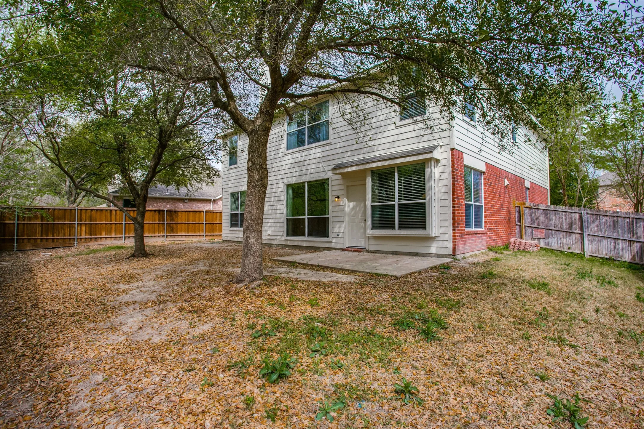 Single Family Residence For Sale in Rockwall County , 449 Sausalito Drive, Rockwall, Texas 75087, 5 Bedroom, 3 Bathroom, 2 Garage spaces, 3,036 Sqft, built in 2003, mls#21379906, Real Estate Agent in Rockwall, Homes For Sale in Rockwall county, Homes For Sale in Rockwall, Realtor in Rockwall Texas, Real Estate Brokerage Independent Realty Texas, Luminita Cordes Realtor