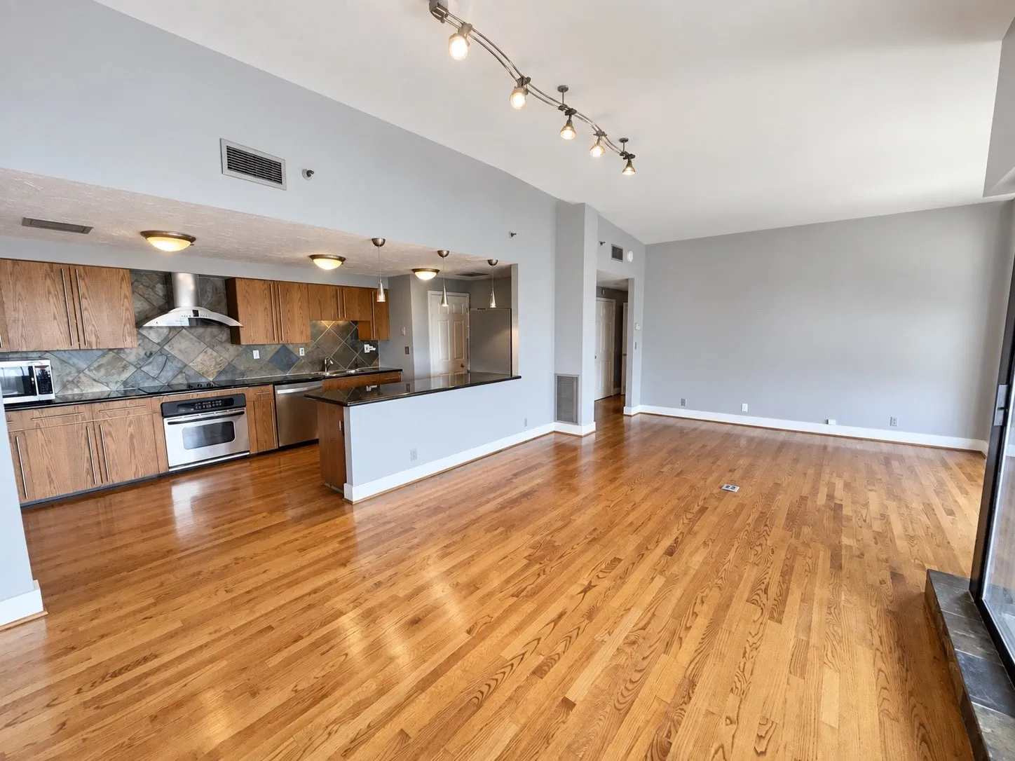 Condominium For Rent in Dallas County , 3030 Mckinney Avenue 1703, Dallas, Texas 75204, 2 Bedroom, 2 Bathroom, 2 Garage spaces, 1,353 Sqft, built in 1981, mls#21379907, Real Estate Agent in Dallas, Homes For Rent in Dallas county, Homes For Rent in Dallas, Realtor in Dallas Texas, Real Estate Brokerage Independent Realty Texas, Luminita Cordes Realtor