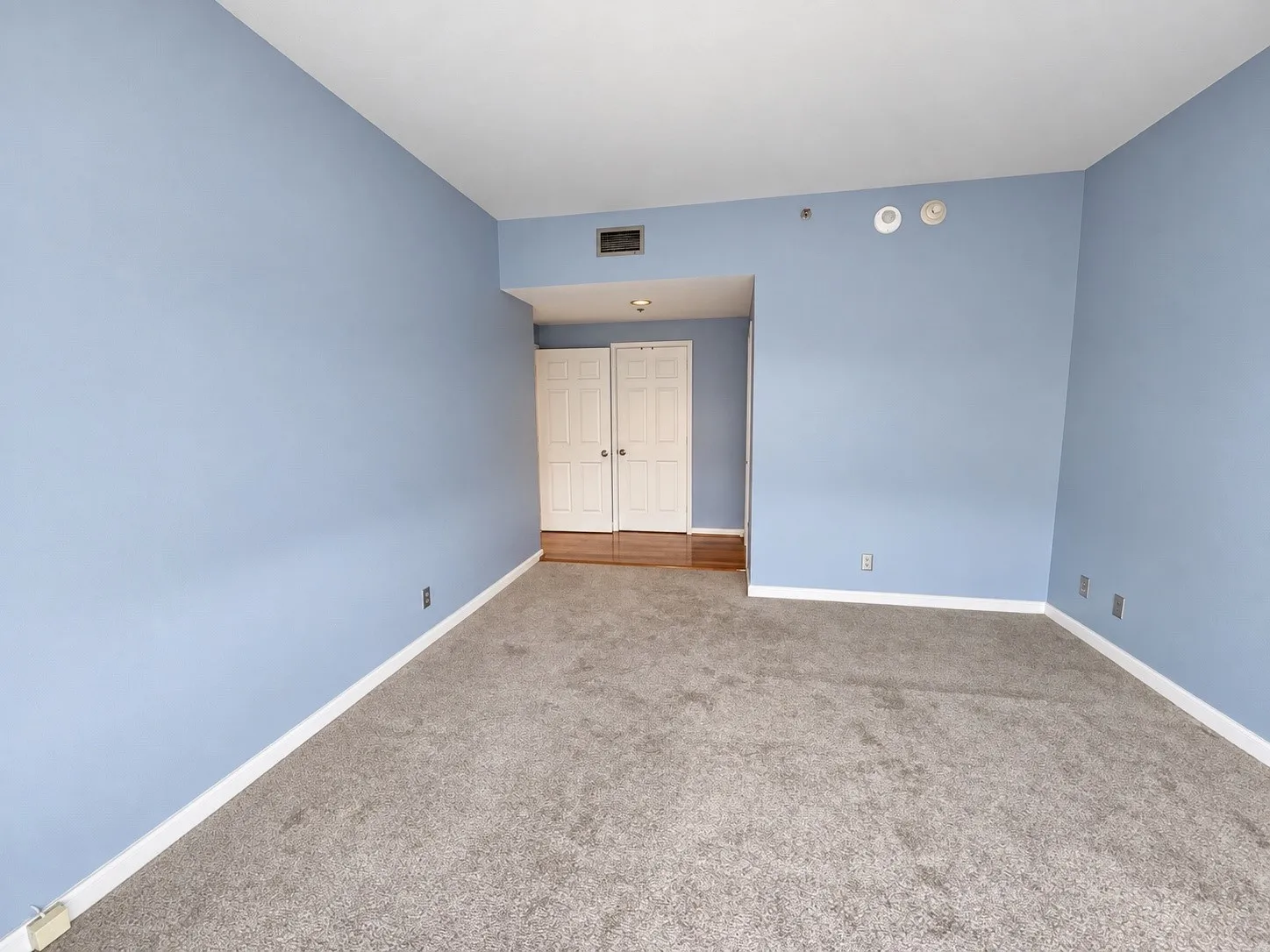 Condominium For Rent in Dallas County , 3030 Mckinney Avenue 1703, Dallas, Texas 75204, 2 Bedroom, 2 Bathroom, 2 Garage spaces, 1,353 Sqft, built in 1981, mls#21379907, Real Estate Agent in Dallas, Homes For Rent in Dallas county, Homes For Rent in Dallas, Realtor in Dallas Texas, Real Estate Brokerage Independent Realty Texas, Luminita Cordes Realtor