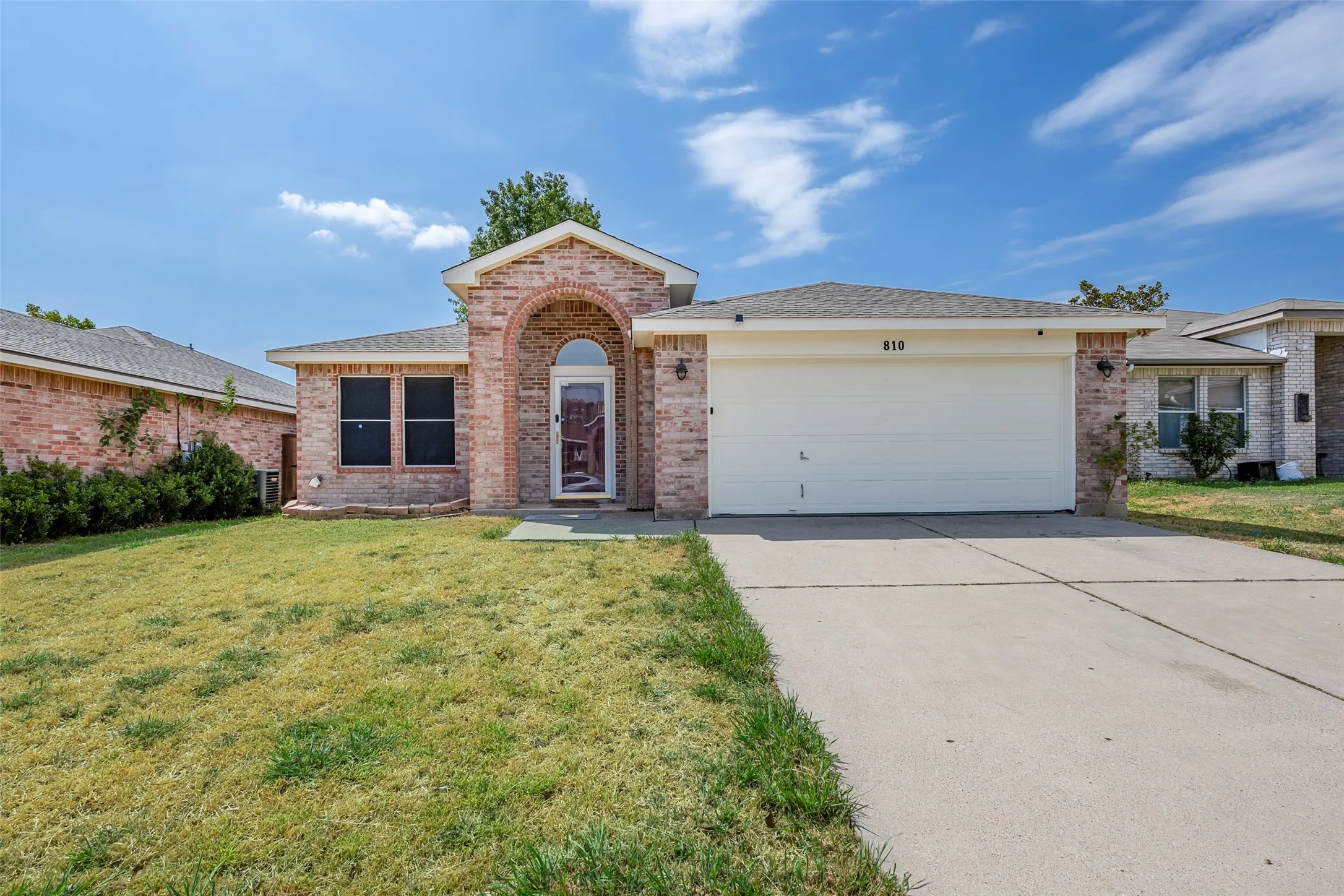 Single Family Residence For Sale in Tarrant County , 810 Engleside Drive, Arlington, Texas 76018, 3 Bedroom, 2 Bathroom, 2 Garage spaces, 1,666 Sqft, built in 1998, mls#21379908, Real Estate Agent in Arlington, Homes For Sale in Tarrant county, Homes For Sale in Arlington, Realtor in Arlington Texas, Real Estate Brokerage Independent Realty Texas, Luminita Cordes Realtor