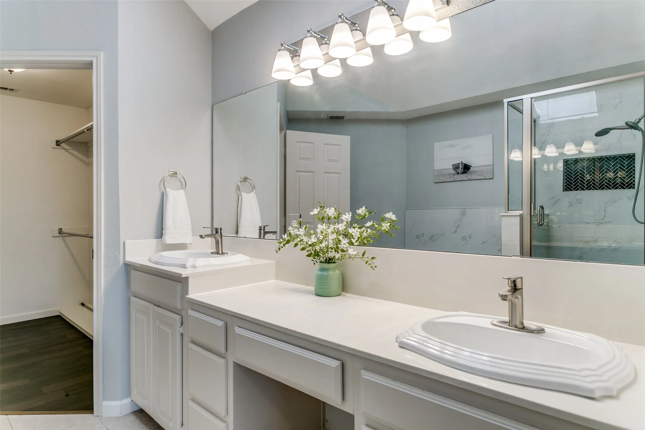 Dual sinks and lots of counterspace!
