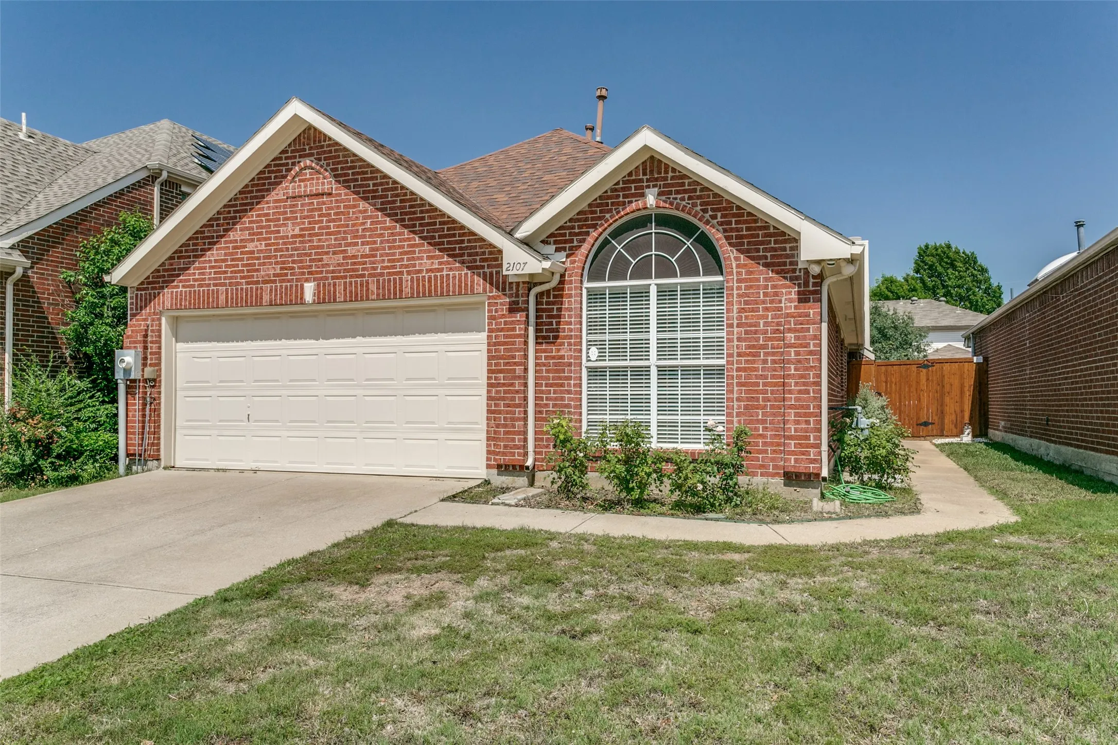 Single Family Residence For Rent in Denton County , 2107 Amherst Drive, Lewisville, Texas 75067, 3 Bedroom, 2 Bathroom, 2 Garage spaces, 1,372 Sqft, built in 1993, mls#21379772, Real Estate Agent in Lewisville, Homes For Rent in Denton county, Homes For Rent in Lewisville, Realtor in Lewisville Texas, Real Estate Brokerage Independent Realty Texas, Luminita Cordes Realtor
