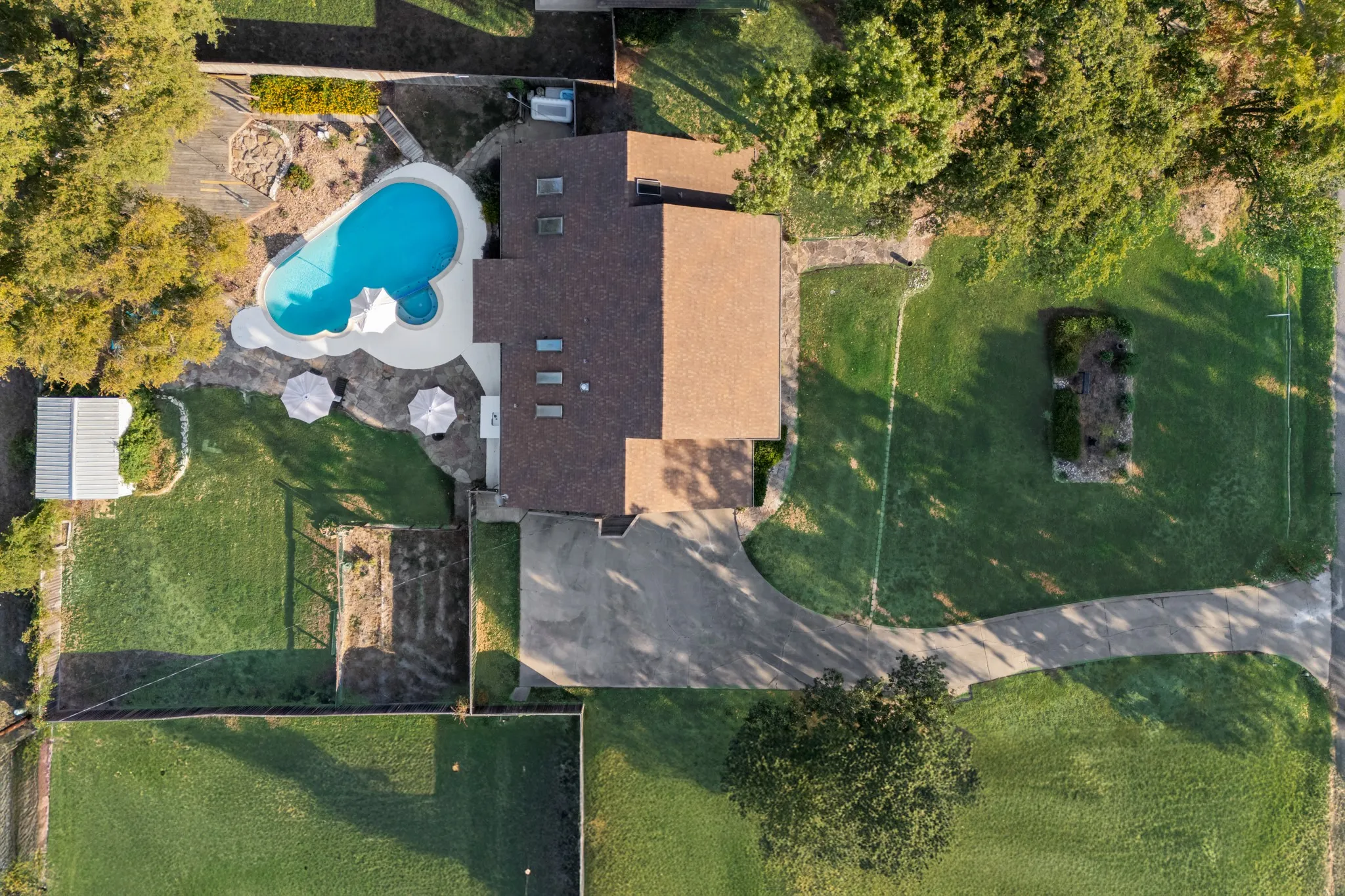 Single Family Residence For Sale in Kaufman County , 10633 Buddy Parker Road, Kemp, Texas 75143, 3 Bedroom, 3 Bathroom, 2 Garage spaces, 2,814 Sqft, built in 1984, mls#21364520, Real Estate Agent in Kemp, Homes For Sale in Kaufman county, Homes For Sale in Kemp, Realtor in Kemp Texas, Real Estate Brokerage Independent Realty Texas, Luminita Cordes Realtor