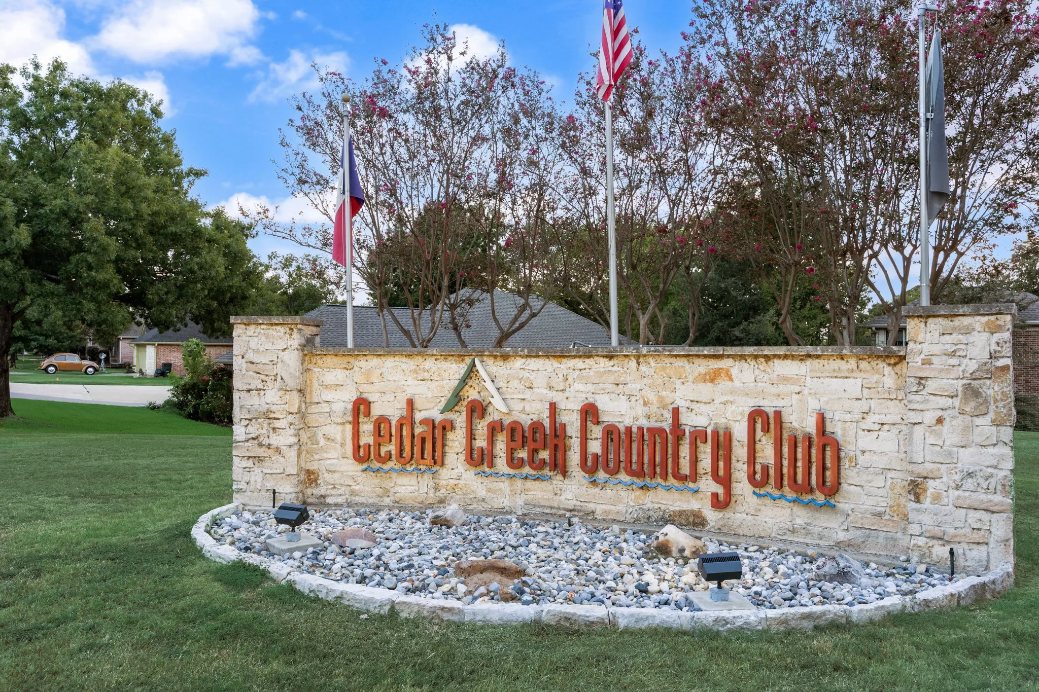Stone entry monument with dimensional lettering