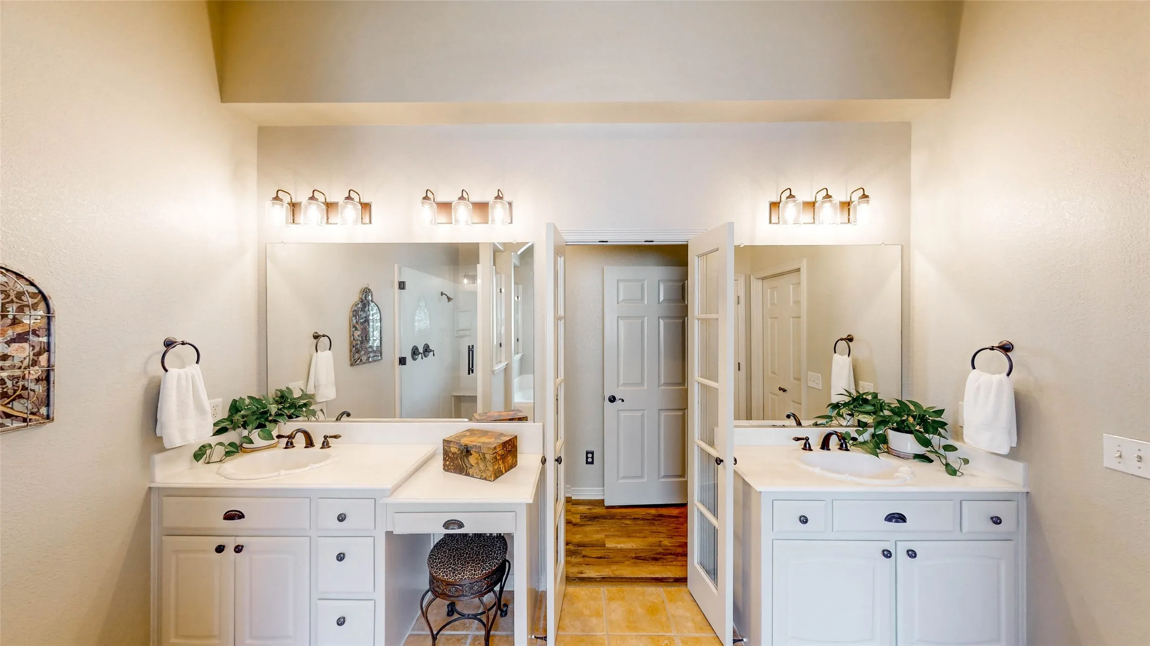 Single Family Residence For Sale in Denton County , 4805 Rangewood Drive, Flower Mound, Texas 75028, 4 Bedroom, 4 Bathroom, 3 Garage spaces, 3,591 Sqft, built in 2001, mls#21379912, Real Estate Agent in Flower Mound, Homes For Sale in Denton county, Homes For Sale in Flower Mound, Realtor in Flower Mound Texas, Real Estate Brokerage Independent Realty Texas, Luminita Cordes Realtor