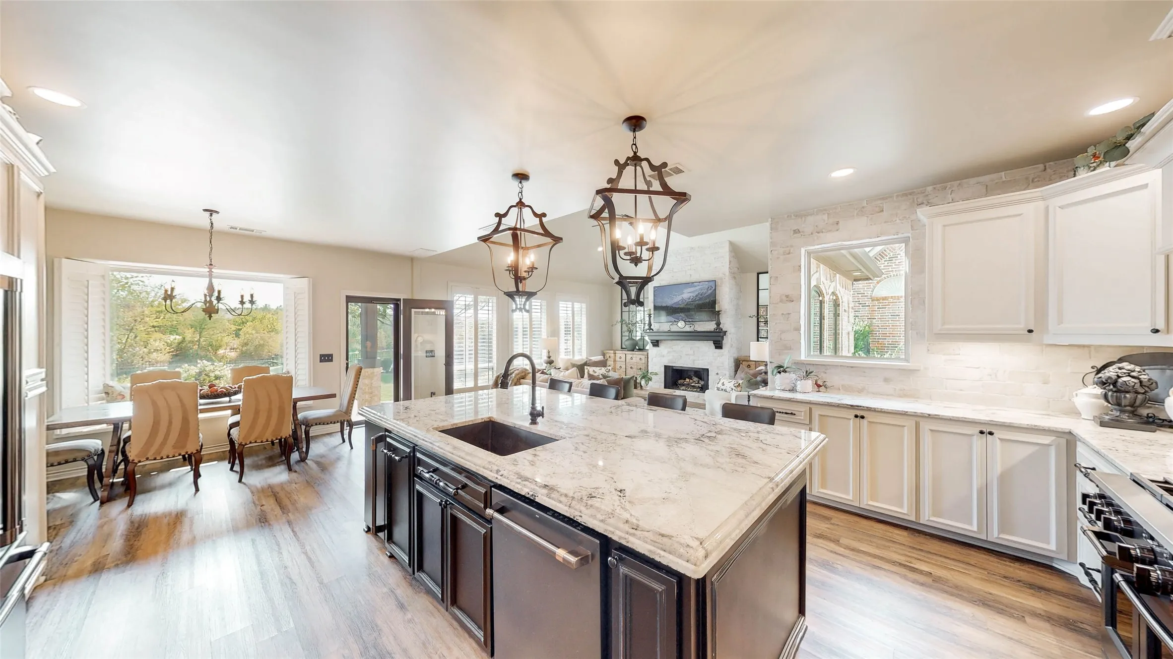 Single Family Residence For Sale in Denton County , 4805 Rangewood Drive, Flower Mound, Texas 75028, 4 Bedroom, 4 Bathroom, 3 Garage spaces, 3,591 Sqft, built in 2001, mls#21379912, Real Estate Agent in Flower Mound, Homes For Sale in Denton county, Homes For Sale in Flower Mound, Realtor in Flower Mound Texas, Real Estate Brokerage Independent Realty Texas, Luminita Cordes Realtor