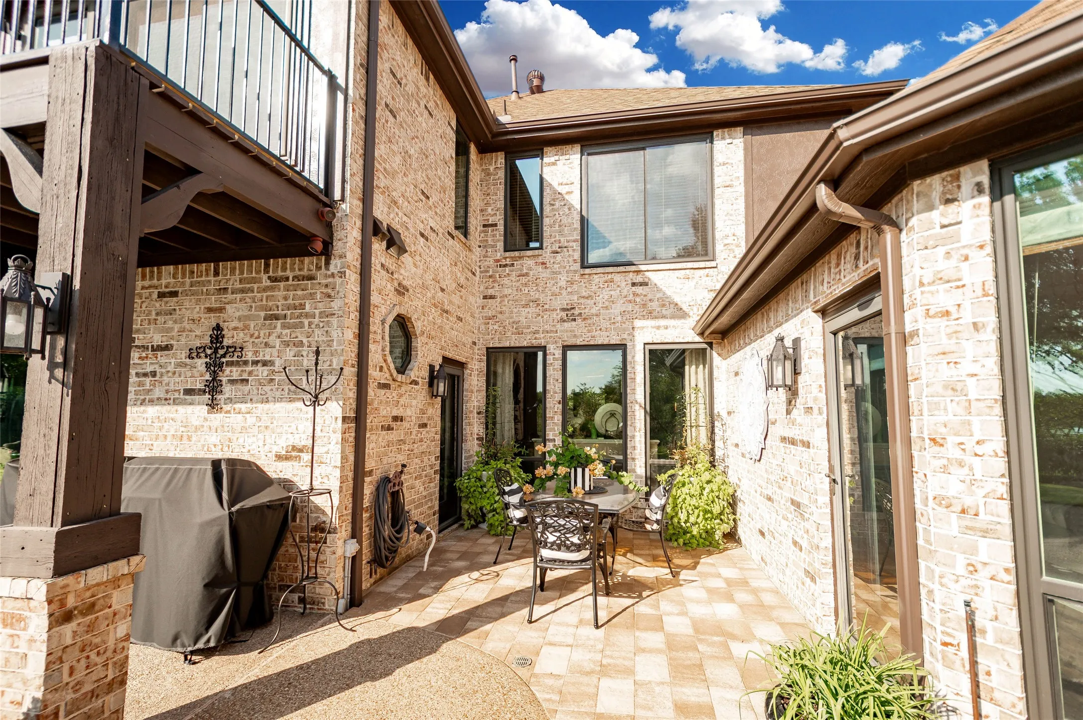 Single Family Residence For Sale in Denton County , 4805 Rangewood Drive, Flower Mound, Texas 75028, 4 Bedroom, 4 Bathroom, 3 Garage spaces, 3,591 Sqft, built in 2001, mls#21379912, Real Estate Agent in Flower Mound, Homes For Sale in Denton county, Homes For Sale in Flower Mound, Realtor in Flower Mound Texas, Real Estate Brokerage Independent Realty Texas, Luminita Cordes Realtor