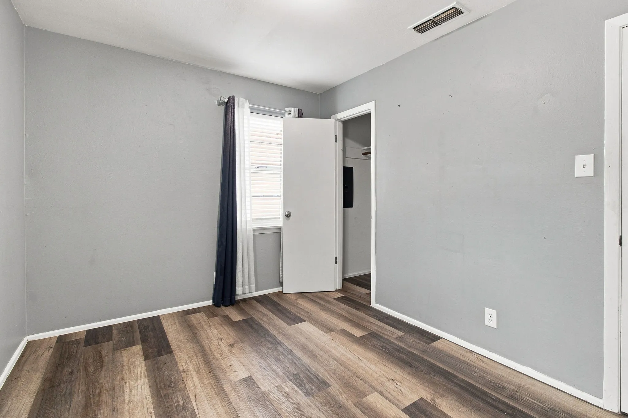 Single Family Residence For Sale in Tarrant County , 804 Aransas Drive, Euless, Texas 76039, 3 Bedroom, 1 Bathroom, 1 Garage spaces, 936 Sqft, built in 1962, mls#21353341, Real Estate Agent in Euless, Homes For Sale in Tarrant county, Homes For Sale in Euless, Realtor in Euless Texas, Real Estate Brokerage Independent Realty Texas, Luminita Cordes Realtor