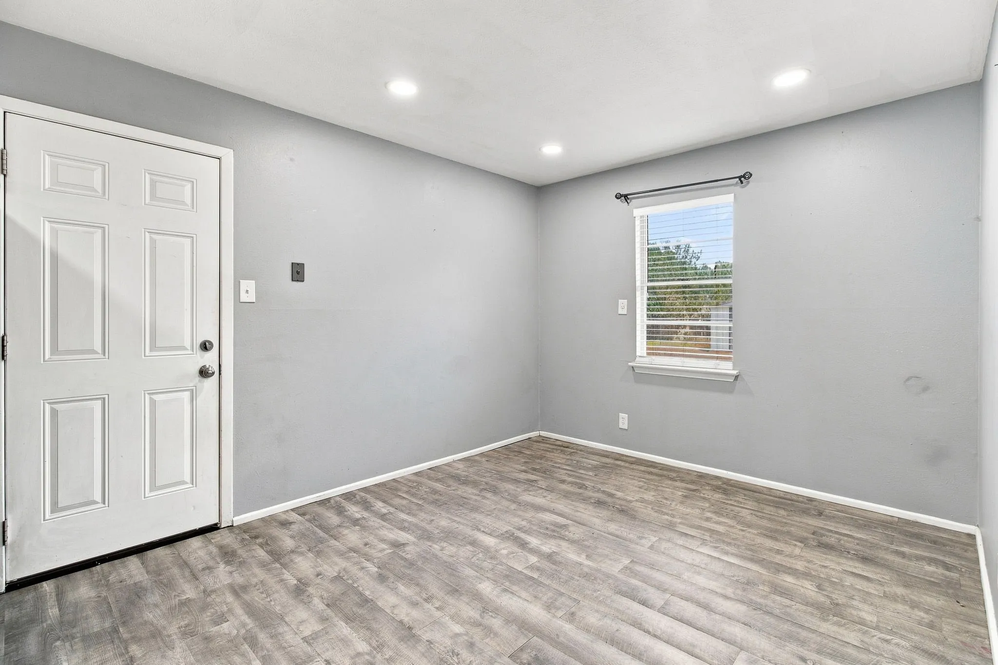 Single Family Residence For Sale in Tarrant County , 804 Aransas Drive, Euless, Texas 76039, 3 Bedroom, 1 Bathroom, 1 Garage spaces, 936 Sqft, built in 1962, mls#21353341, Real Estate Agent in Euless, Homes For Sale in Tarrant county, Homes For Sale in Euless, Realtor in Euless Texas, Real Estate Brokerage Independent Realty Texas, Luminita Cordes Realtor