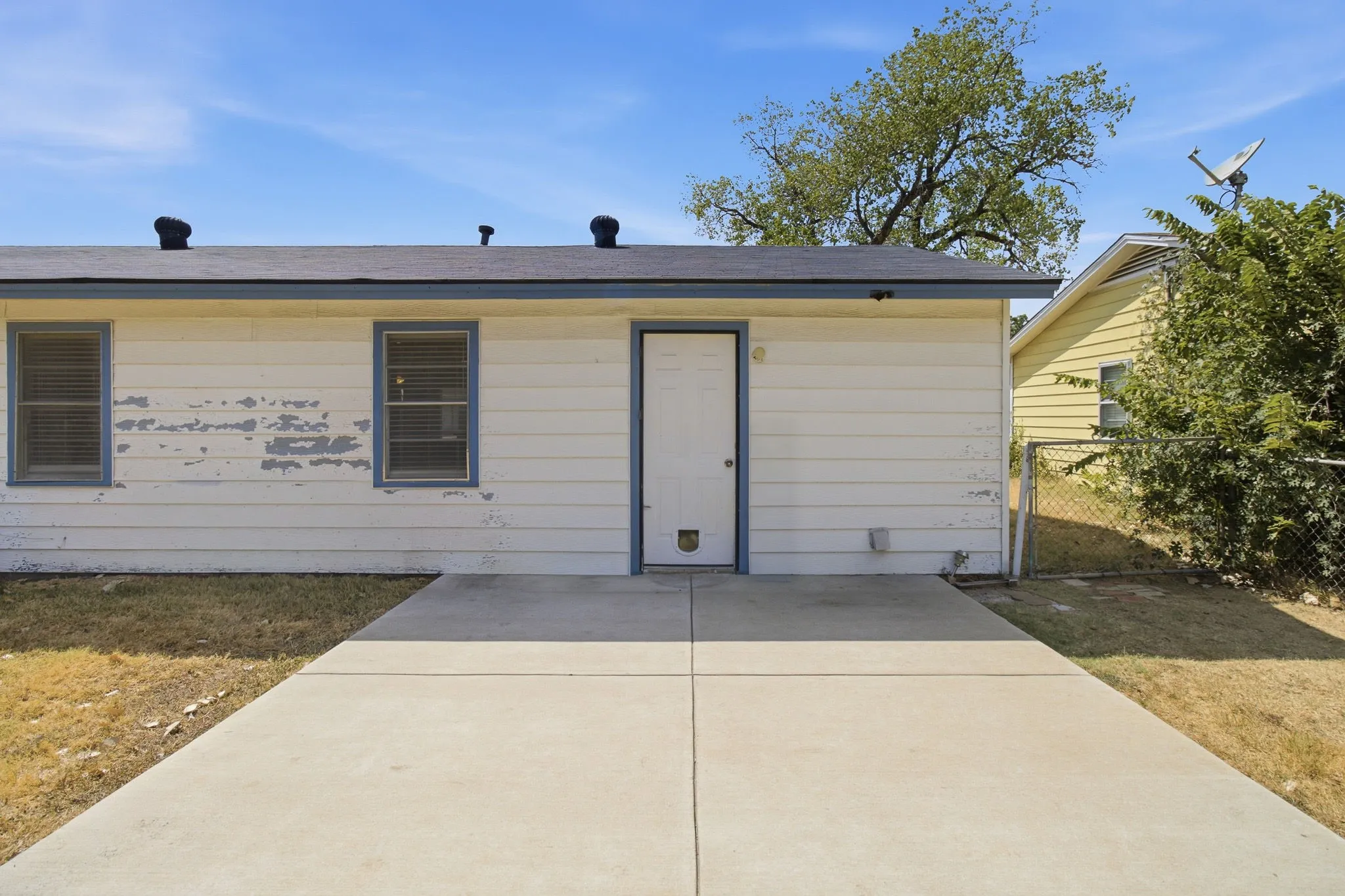 Single Family Residence For Sale in Tarrant County , 804 Aransas Drive, Euless, Texas 76039, 3 Bedroom, 1 Bathroom, 1 Garage spaces, 936 Sqft, built in 1962, mls#21353341, Real Estate Agent in Euless, Homes For Sale in Tarrant county, Homes For Sale in Euless, Realtor in Euless Texas, Real Estate Brokerage Independent Realty Texas, Luminita Cordes Realtor