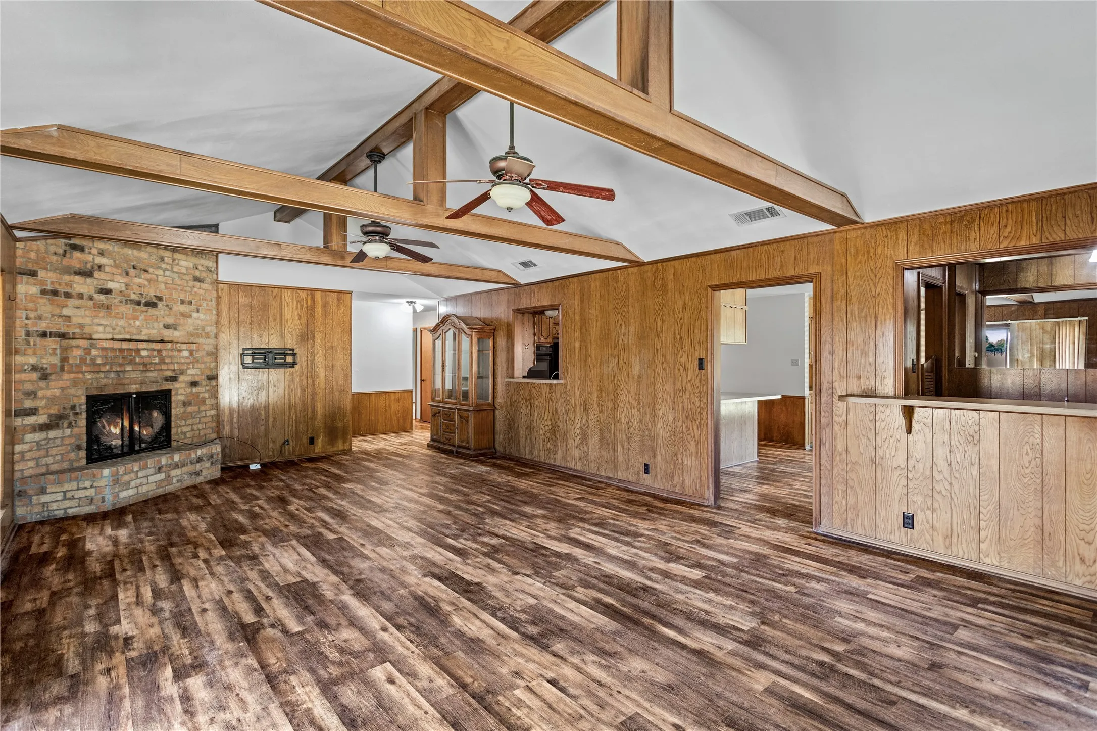 Single Family Residence For Sale in Johnson County , 7125 S Highway 171 Highway, Grandview, Texas 76050, 0, 4 Bathroom, Garage spaces, 2,865 Sqft, built in 1975, mls#21377503, Real Estate Agent in Grandview, Homes For Sale in Johnson county, Homes For Sale in Grandview, Realtor in Grandview Texas, Real Estate Brokerage Independent Realty Texas, Luminita Cordes Realtor